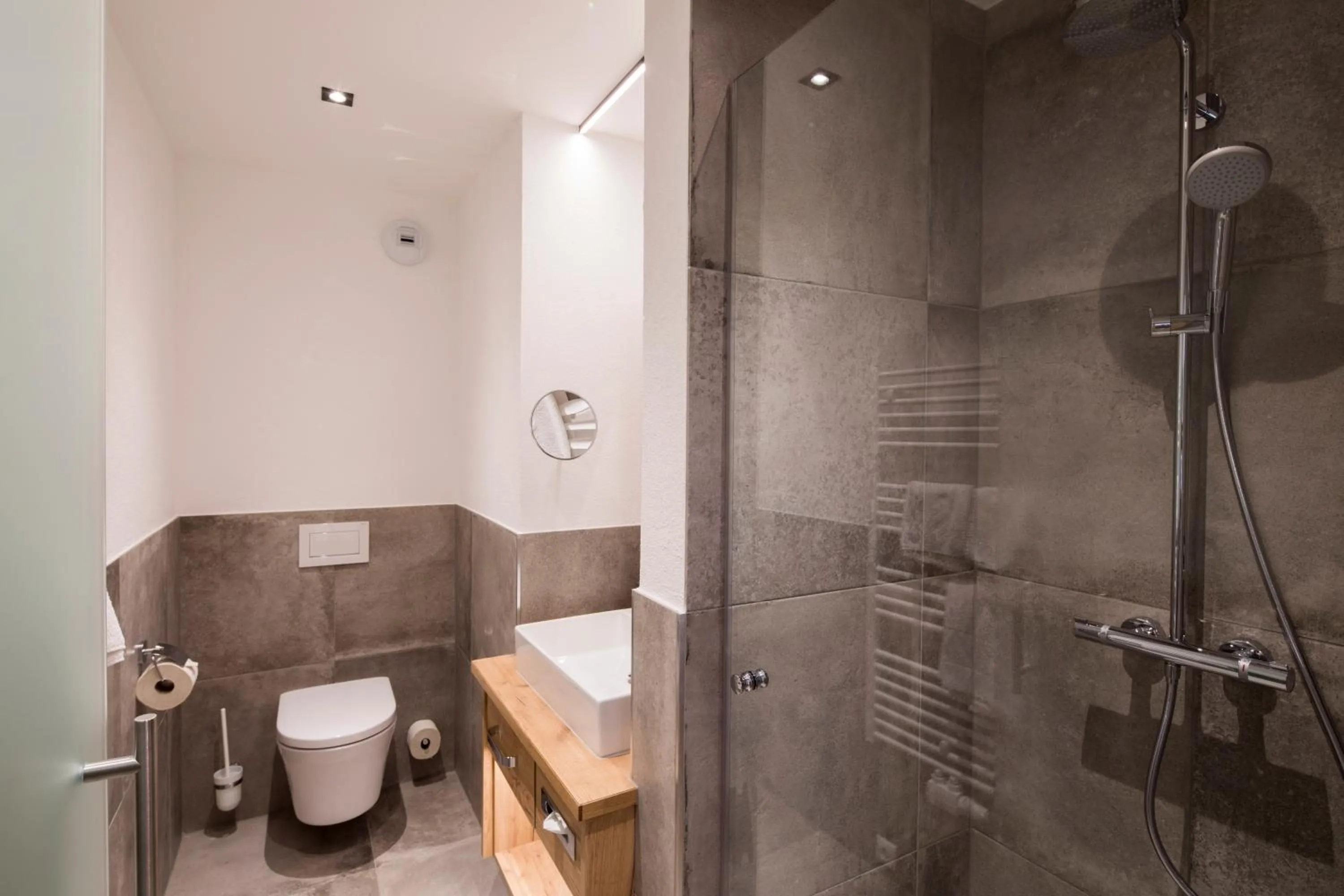 Photo of the whole room in Hotel & Appartements Heigenhauser