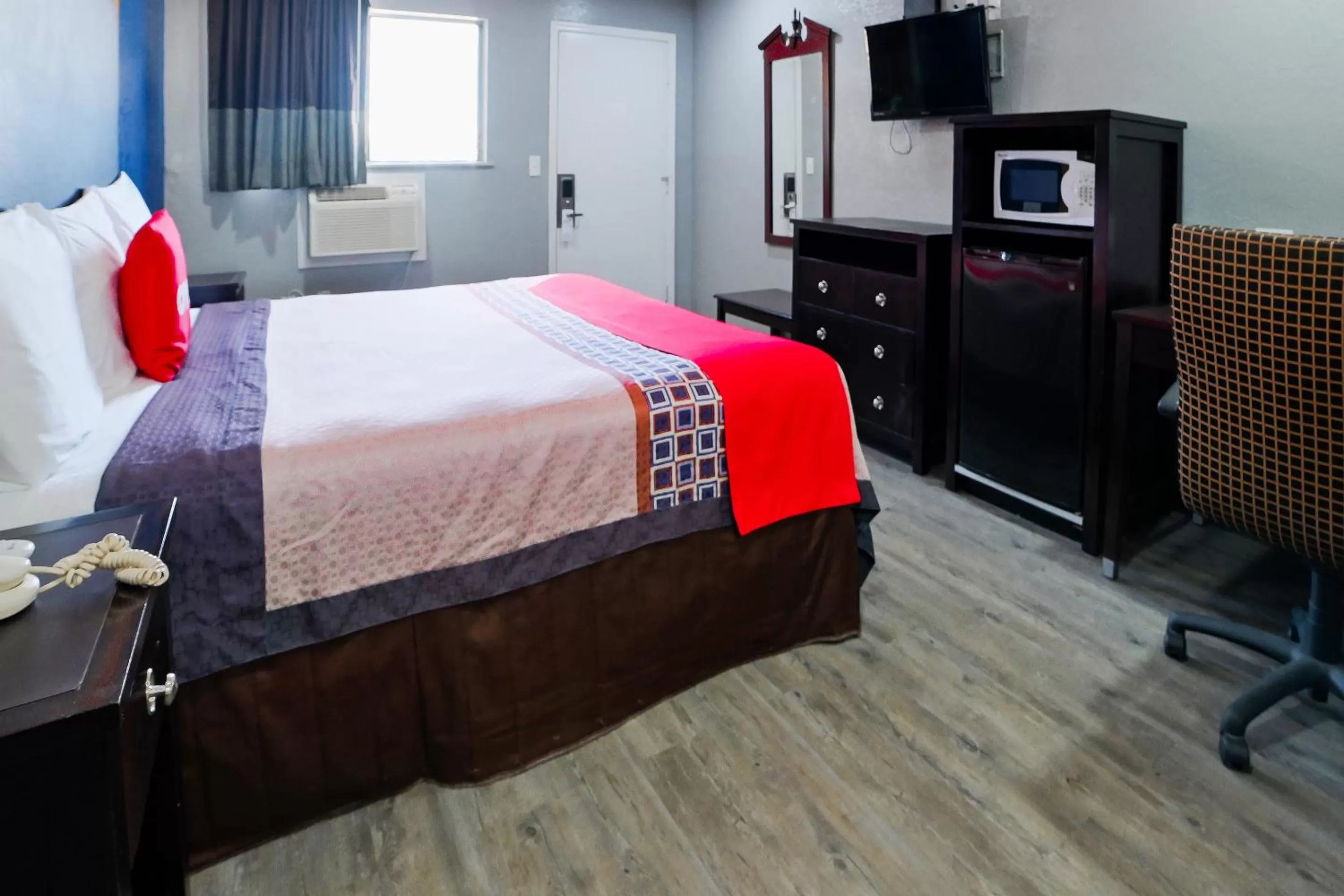 Bedroom, Bed in OYO Hotel Waldron AR - Hwy 71