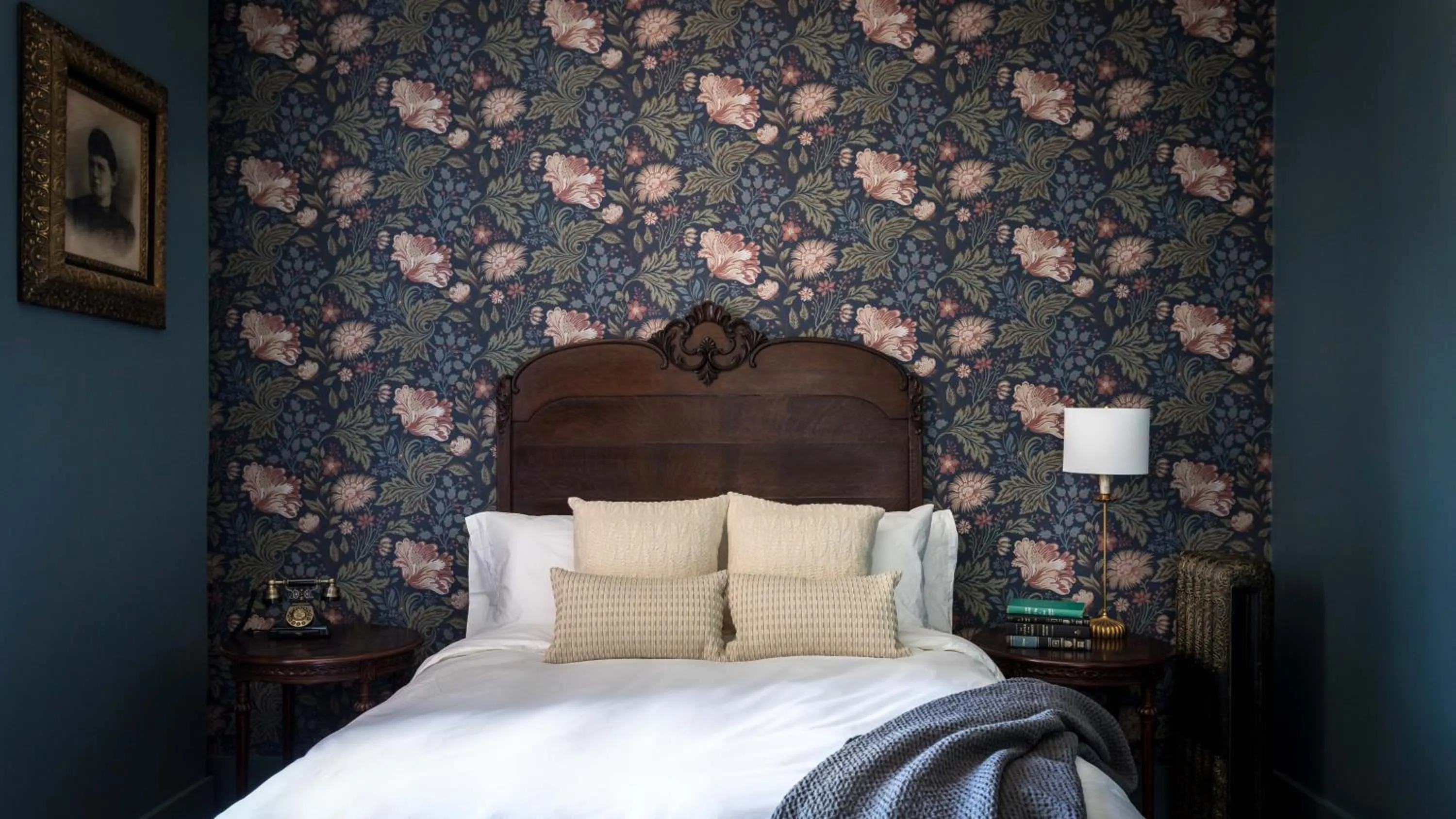 Bed in National Exchange Hotel