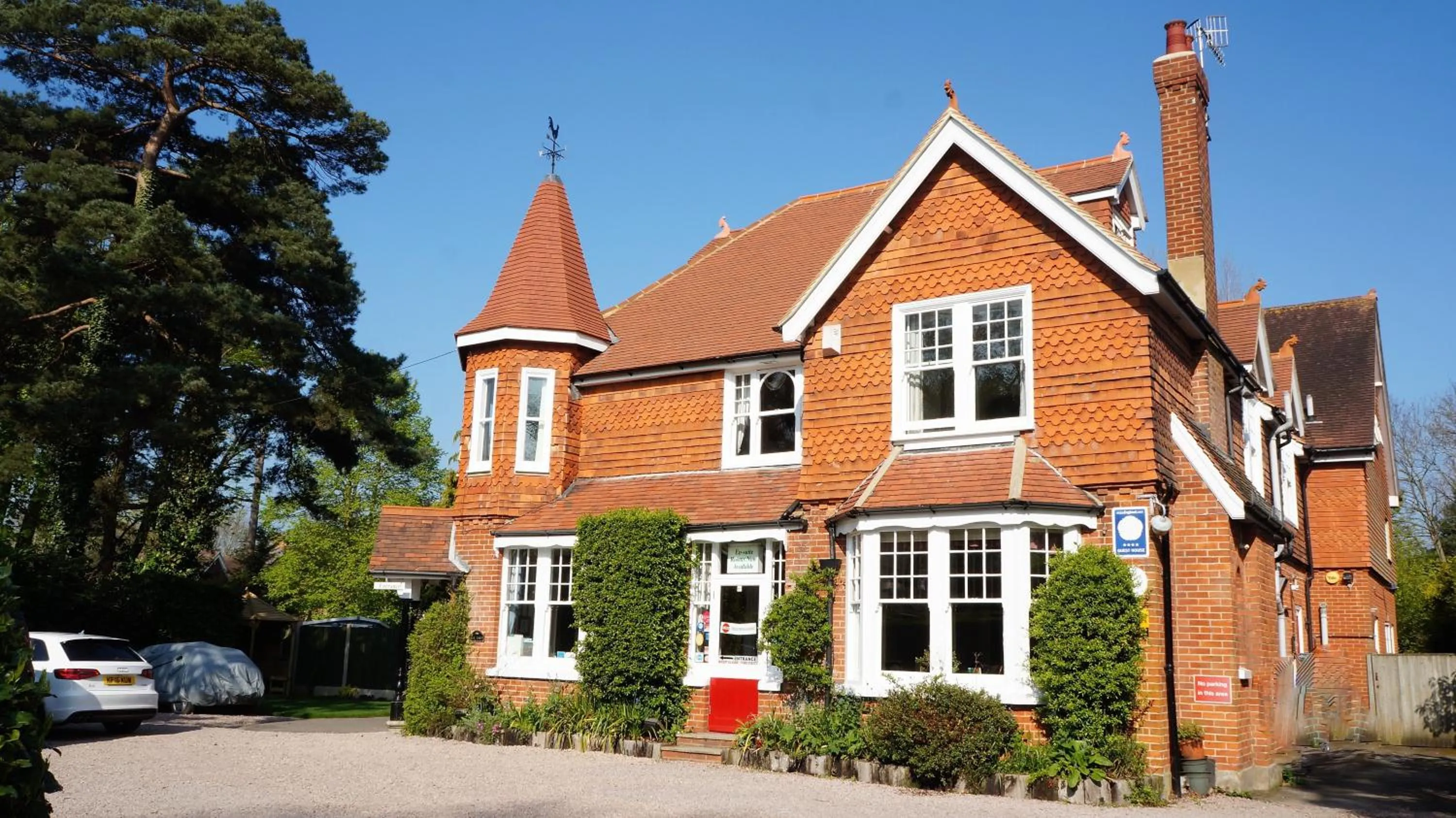 Property building in The Lawn Guest House Gatwick