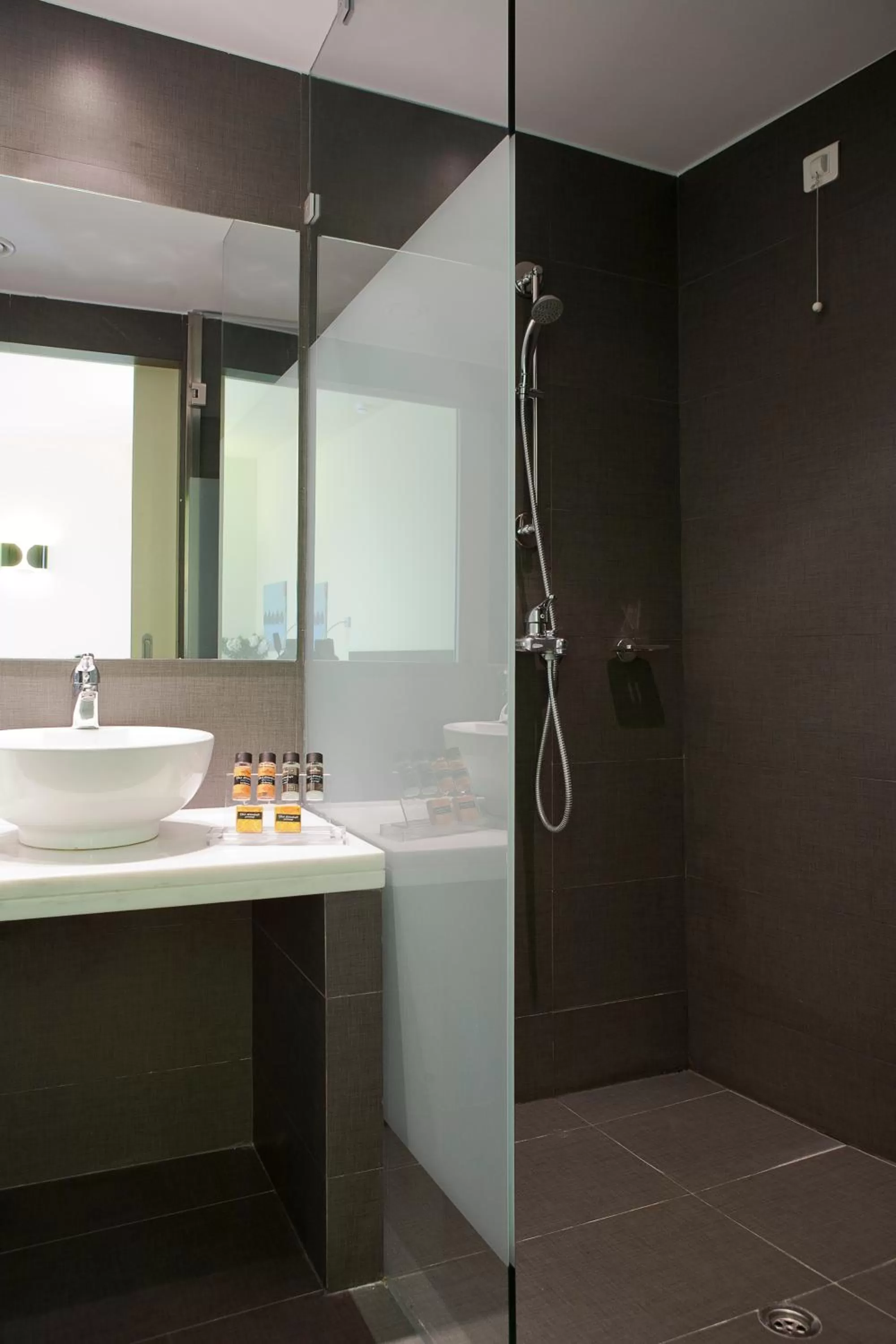 Bathroom in Athens Center Square Hotel