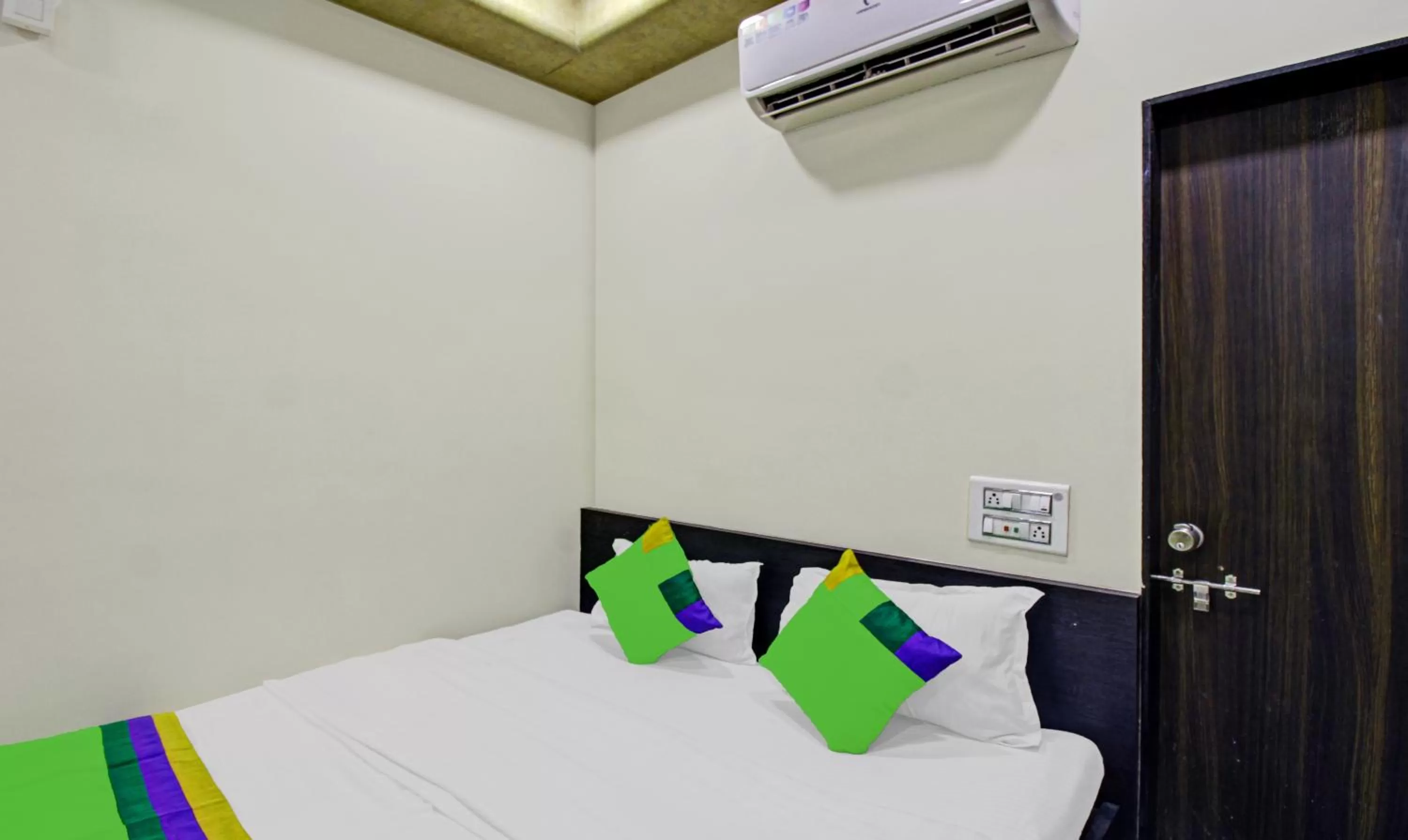 Bedroom, Bed in Treebo Baby Pearl