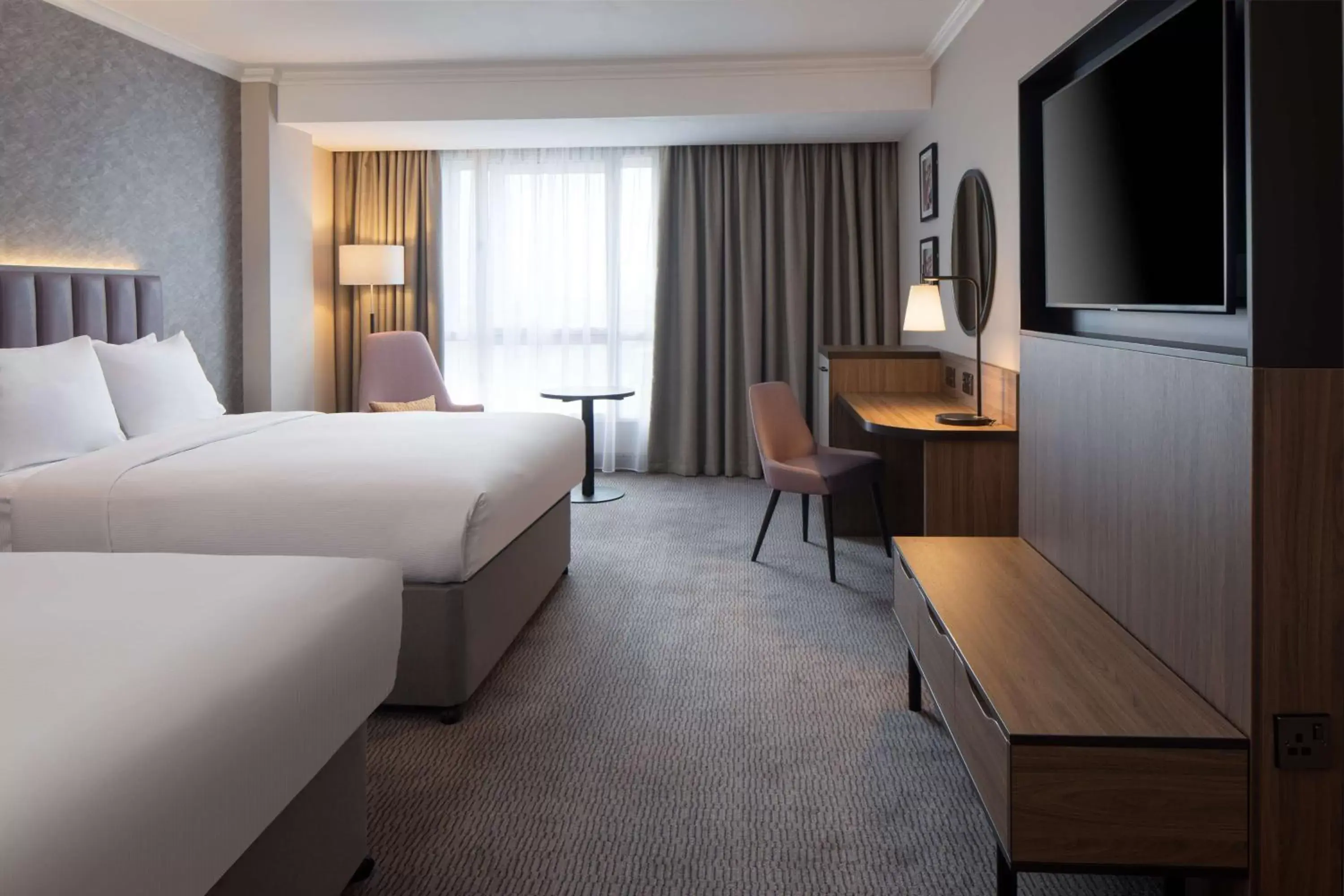 Deluxe Queen Room with Two Queen Beds in DoubleTree by Hilton Dartford Bridge Deluxe Queen Room with Two Queen Beds in DoubleTree by Hilton Dartford Bridge