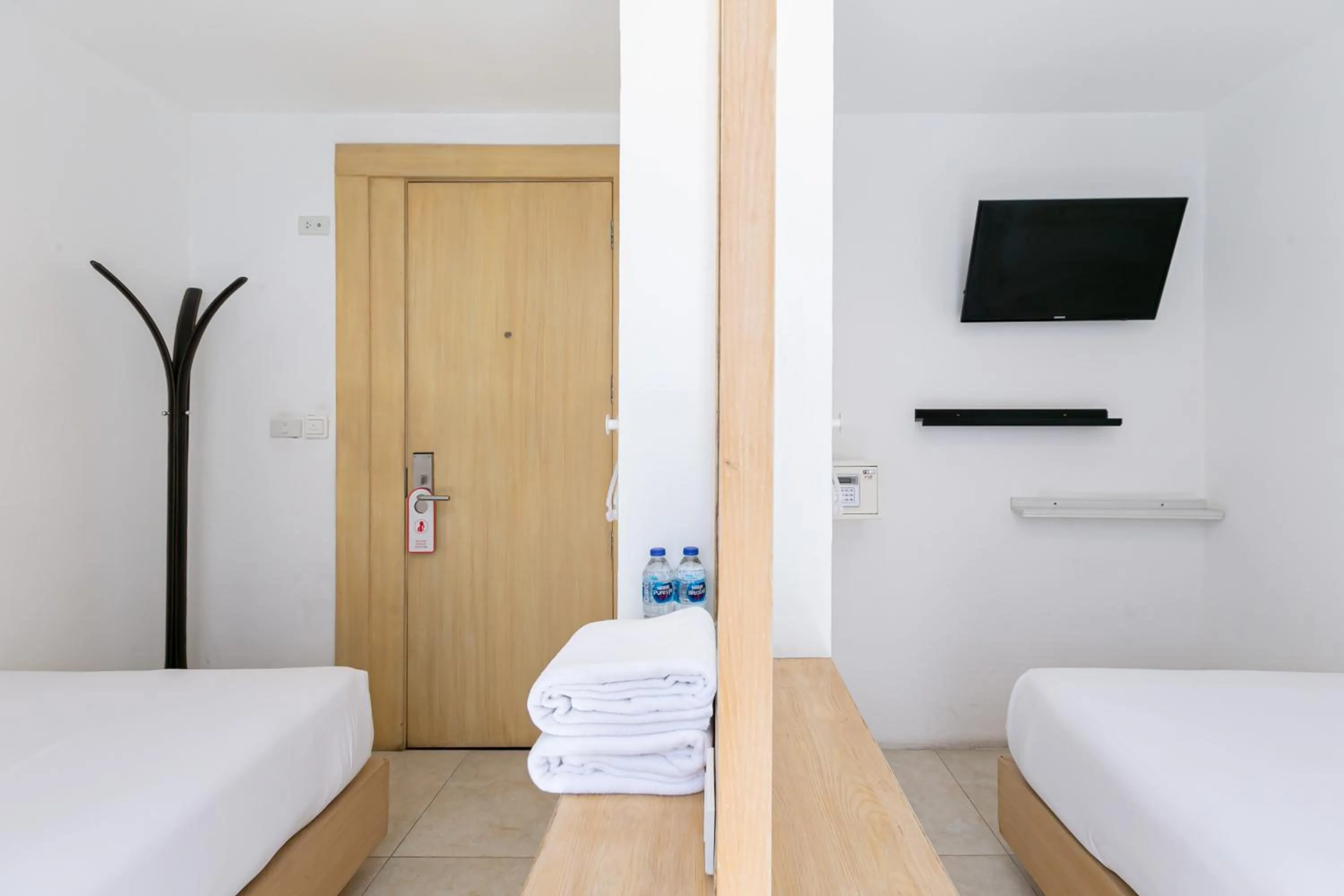 Bedroom, Bed in The Bedrooms Hostel Pattaya