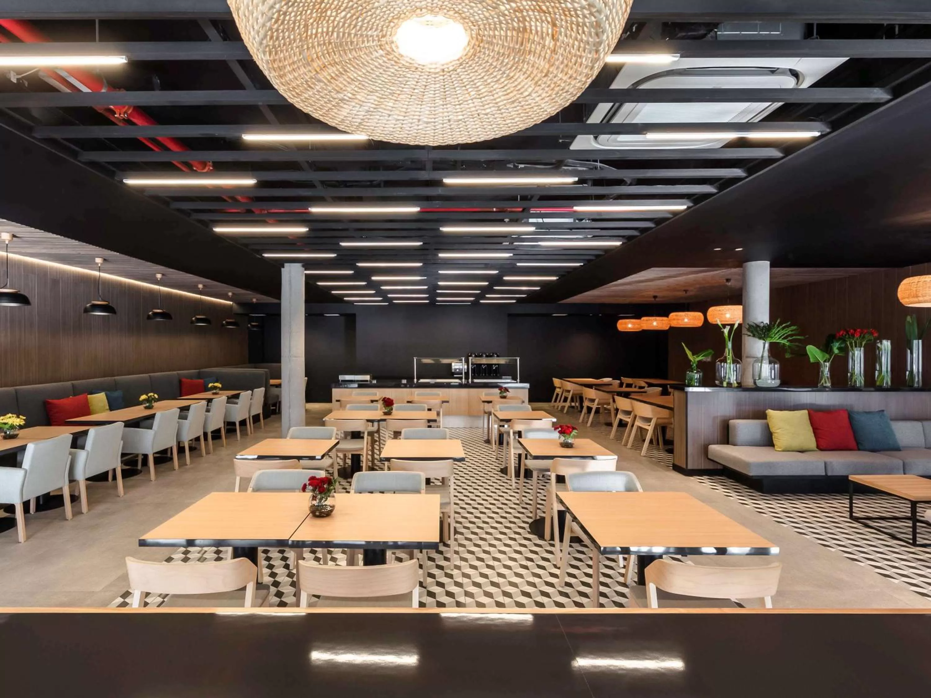 Restaurant/places to eat in Novotel Santiago Providencia