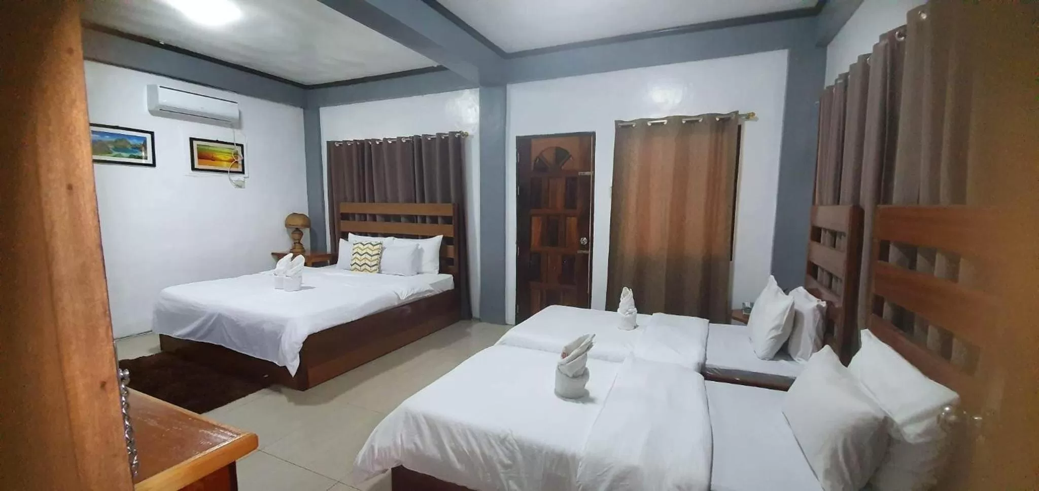 Bed in Kalis Viewpoint Lodge Coron