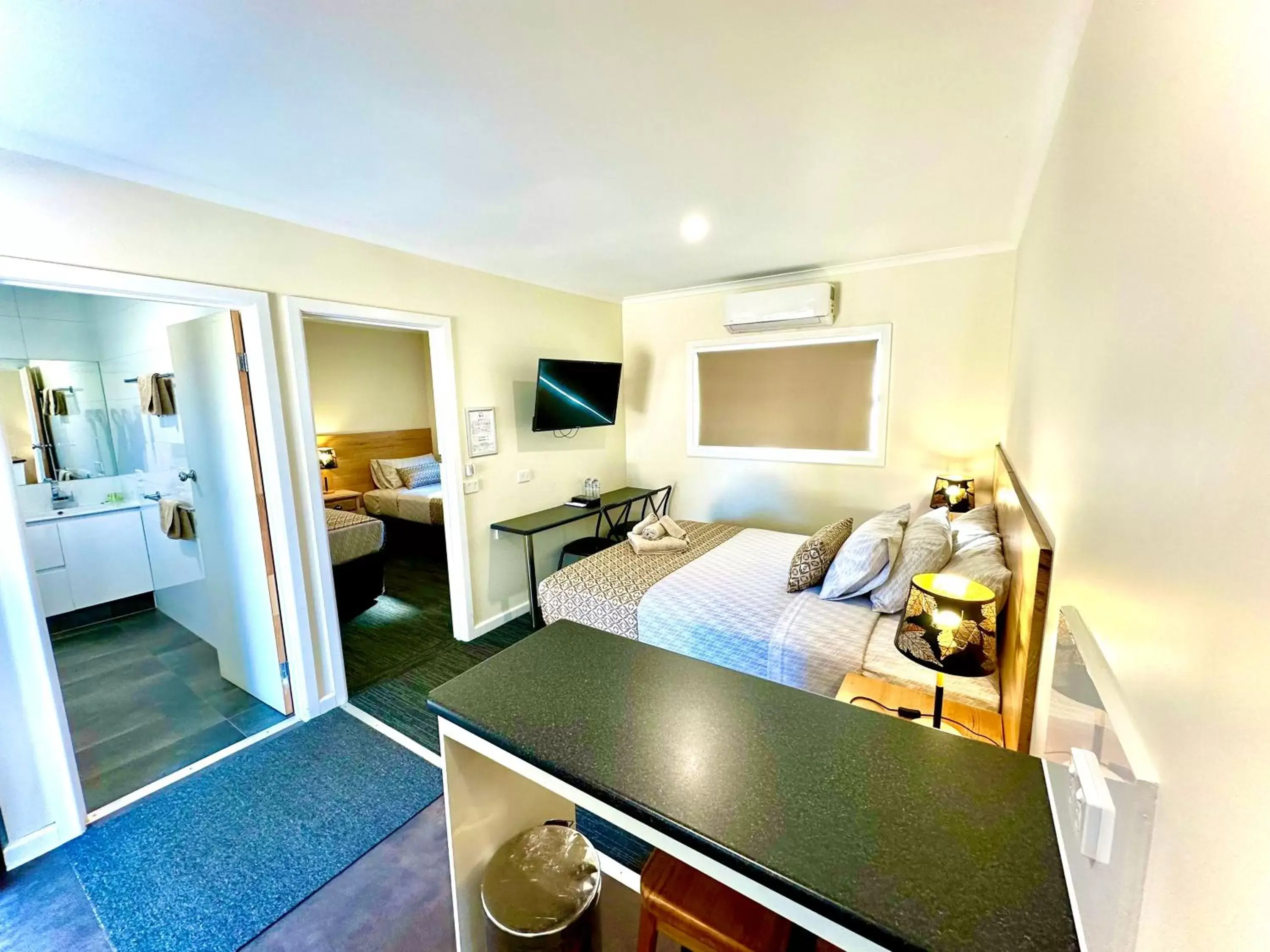 Family Room in Auto Lodge Motor Inn Family Room in Auto Lodge Motor Inn