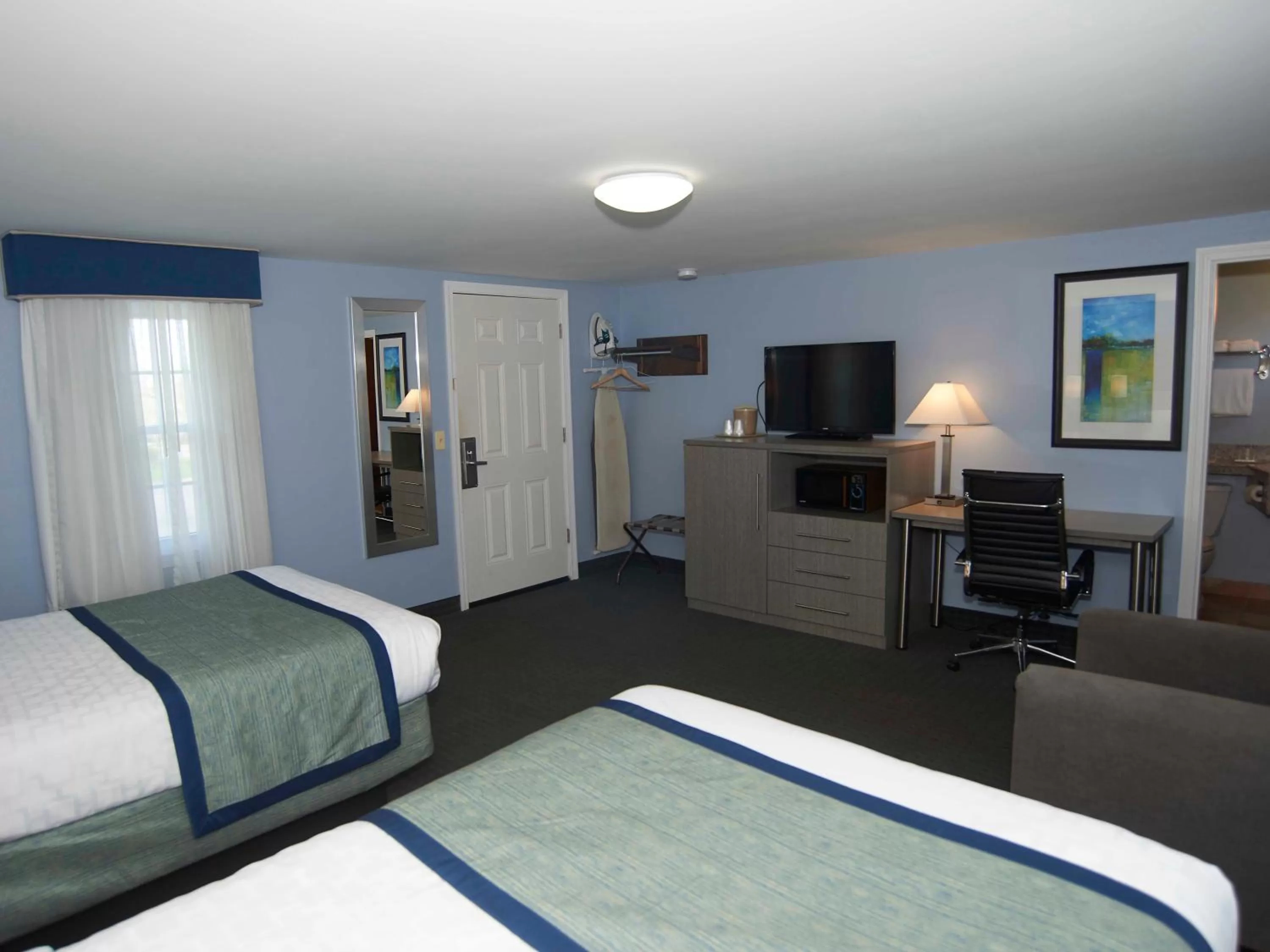 Photo of the whole room, Bed in Sandwich Lodge & Resort