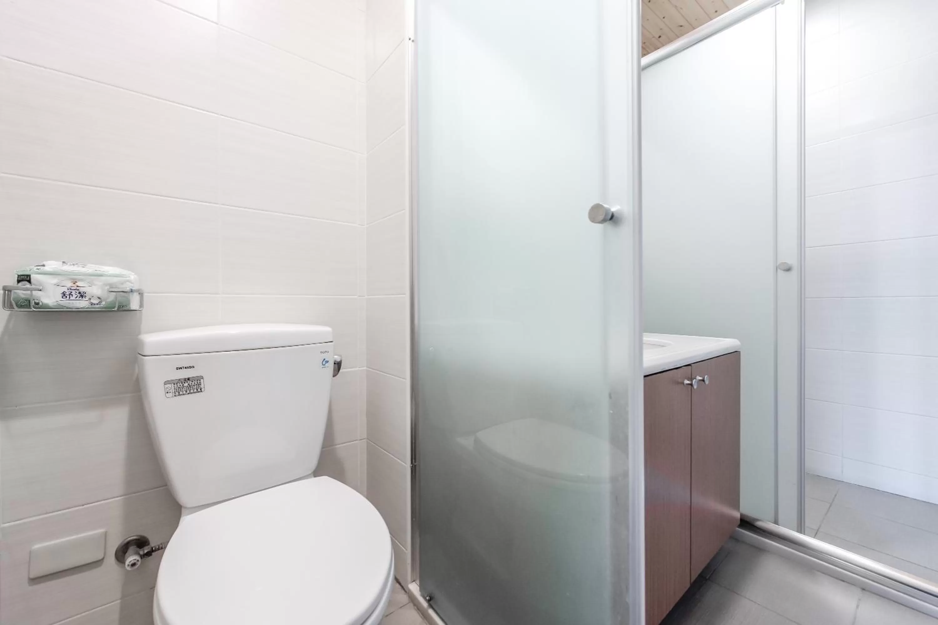 Bathroom in lightness Station Inn