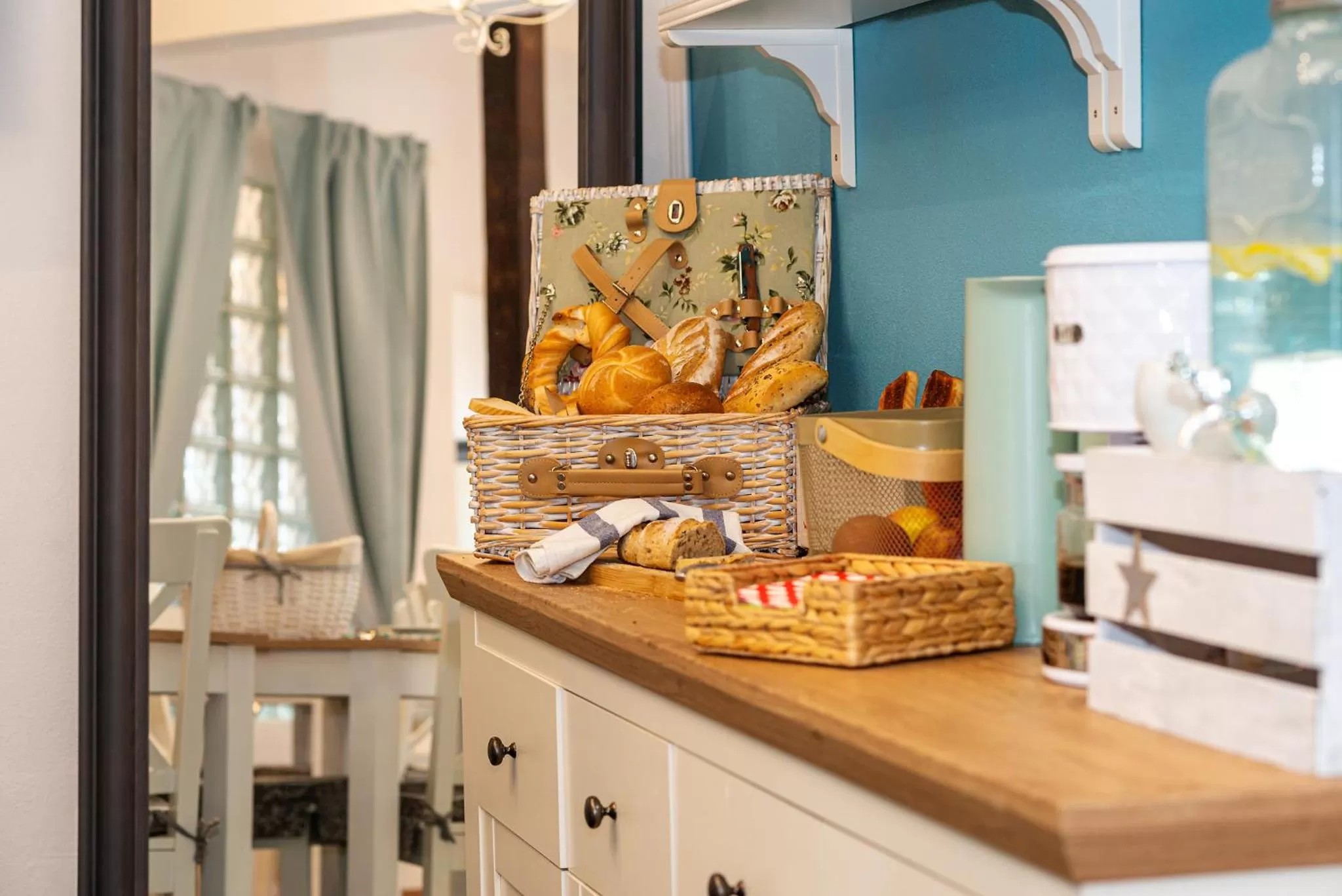 Kitchen or kitchenette in Pokoje w Starej Karczmie - by Upstairs