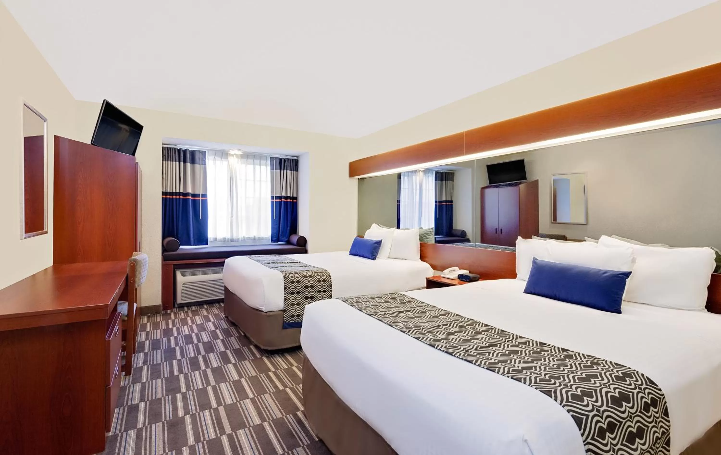 Queen Room - Non-Smoking in Microtel Inn & Suites By Wyndham Middletown