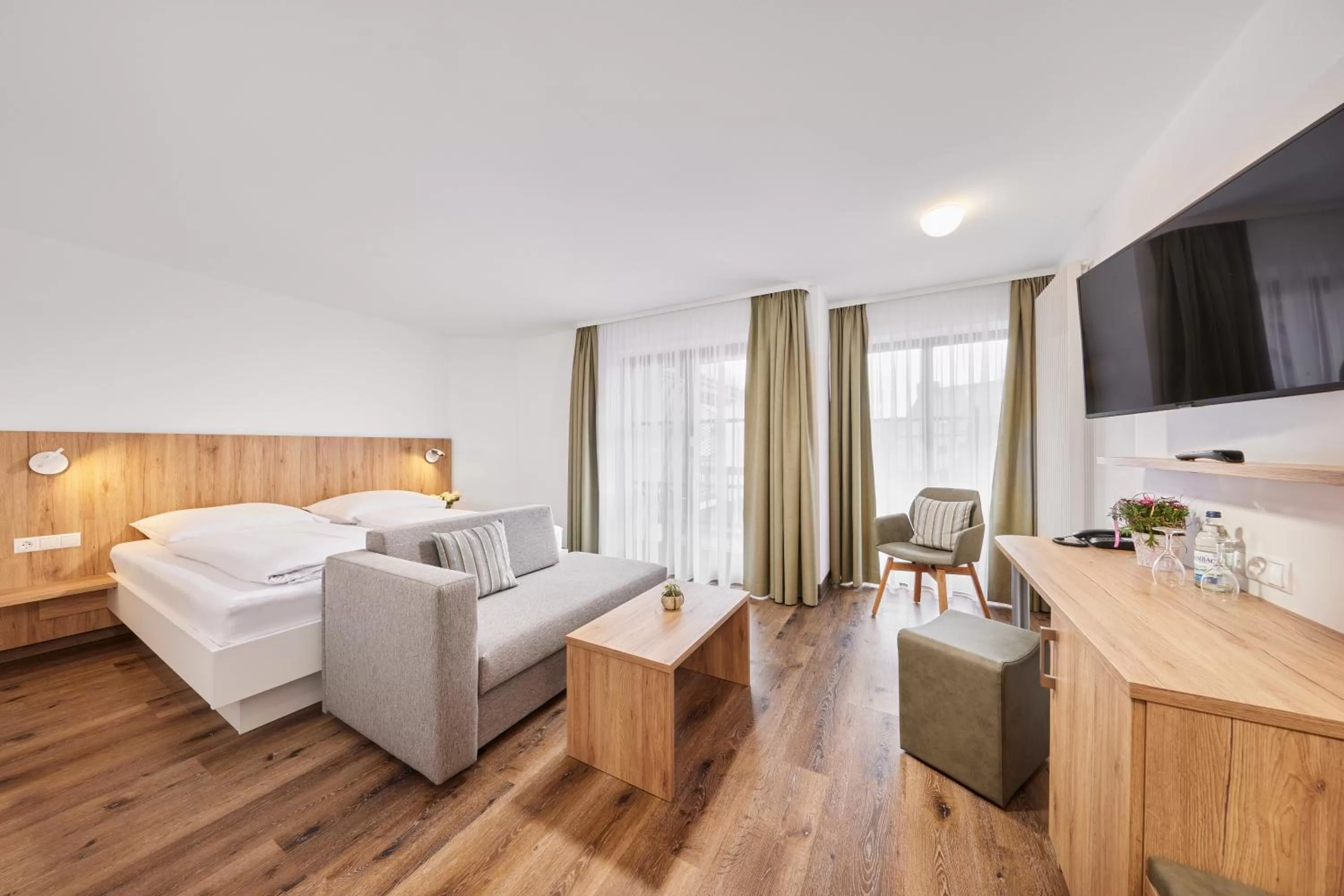 Photo of the whole room, TV/Entertainment Center in Hotel Garni Gästehaus am Mühlbach