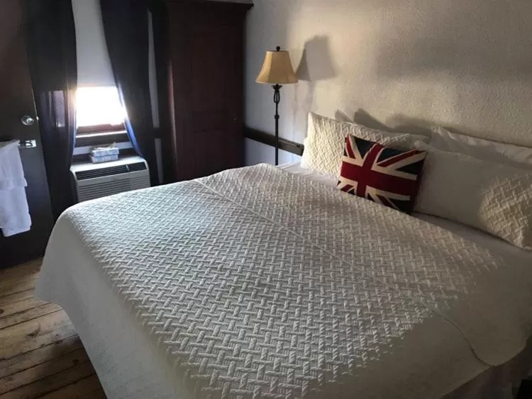 King Suite in The Olde Angel Inn