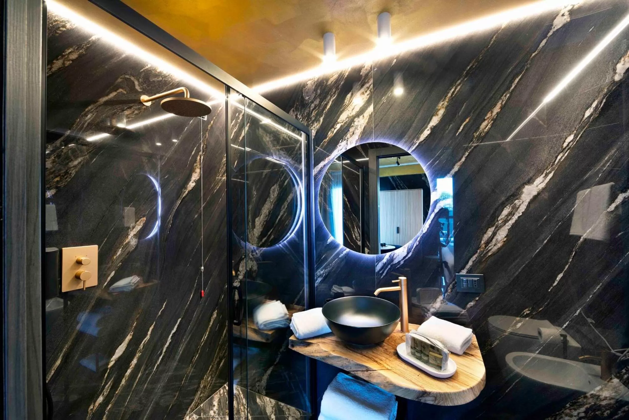 Shower in Boutique Hotel Sirmione