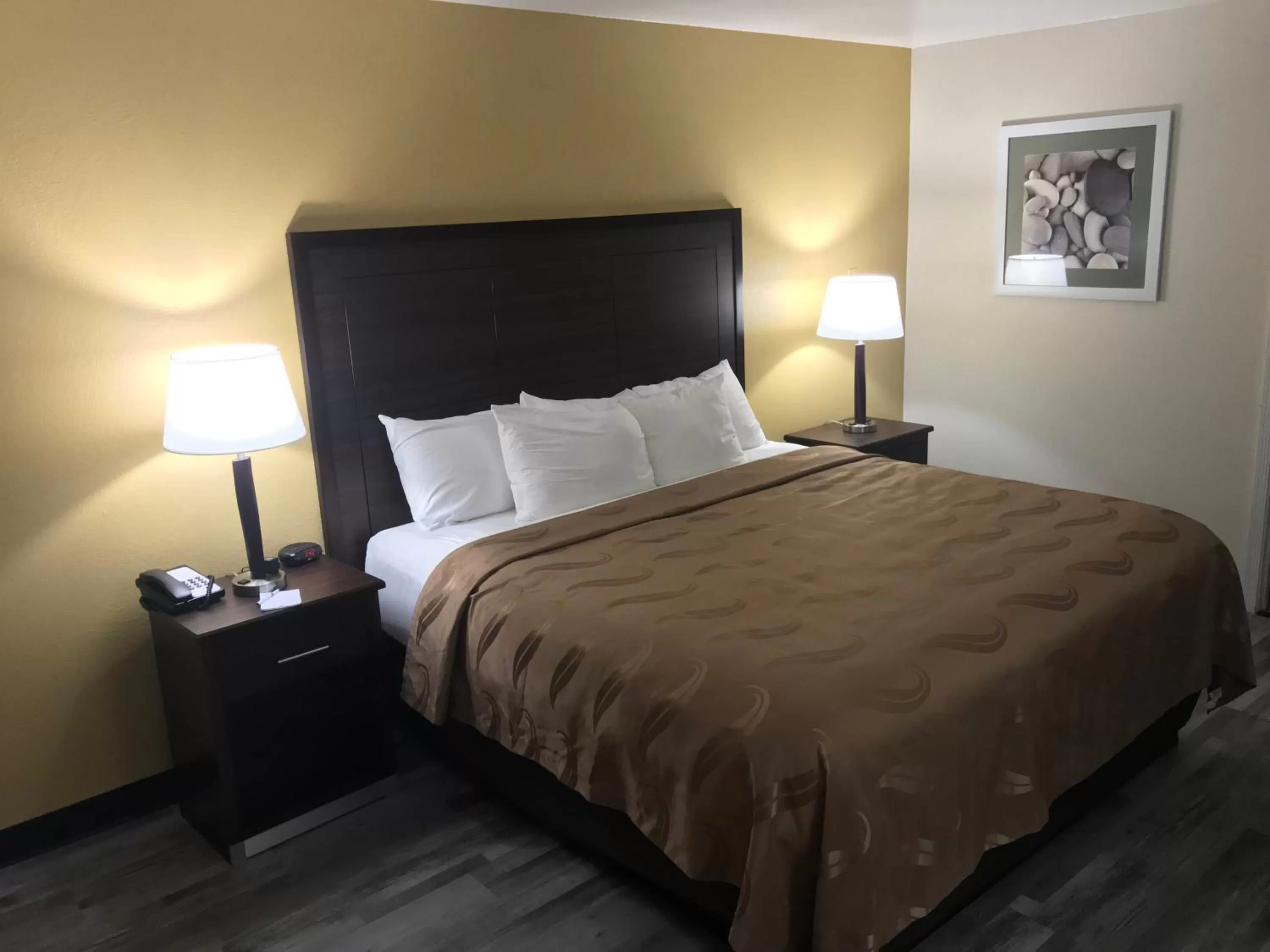 Bedroom in Quality Inn & Suites near Downtown Mesa