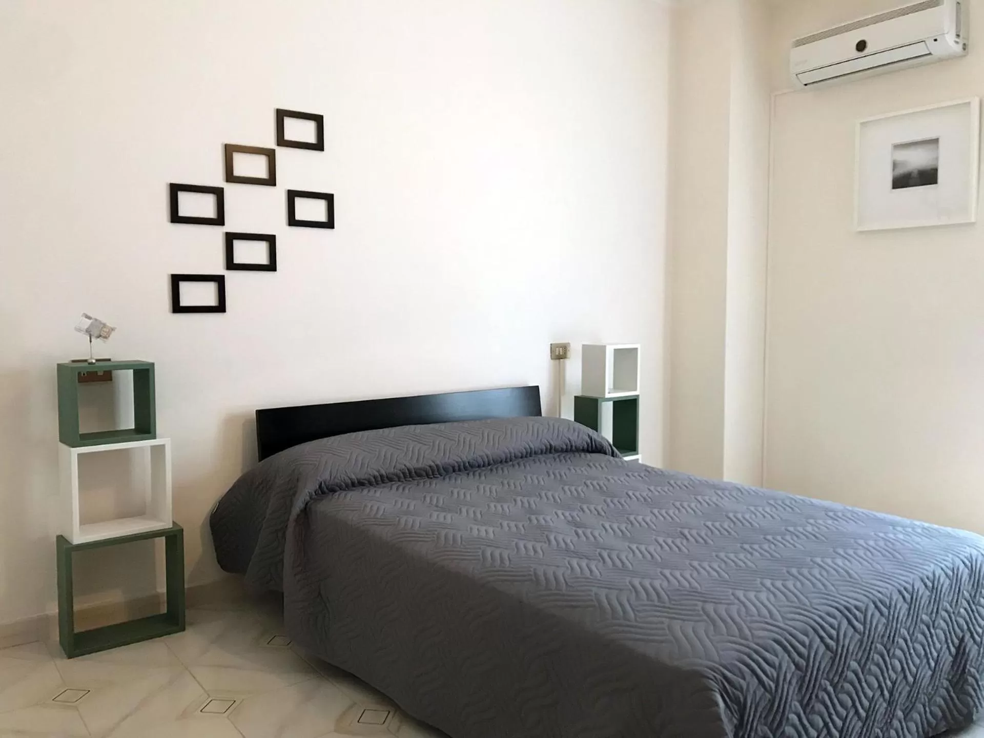 Photo of the whole room, Bed in Residence del Golfo