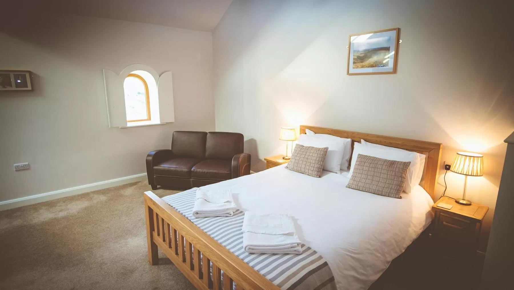 Photo of the whole room, Bed in Coddy's Farm