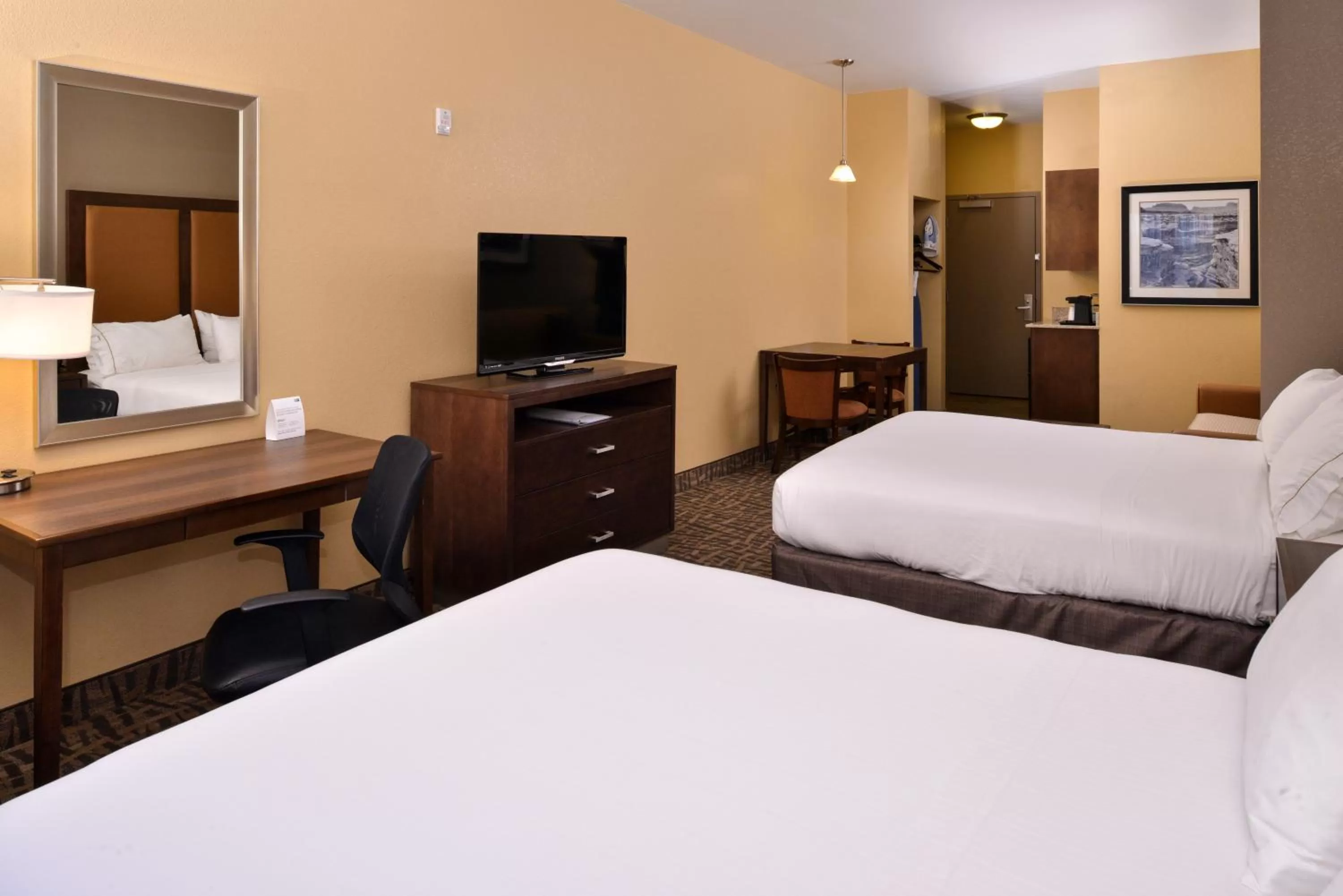 Photo of the whole room, Bed in Holiday Inn Express & Suites Page - Lake Powell Area by IHG