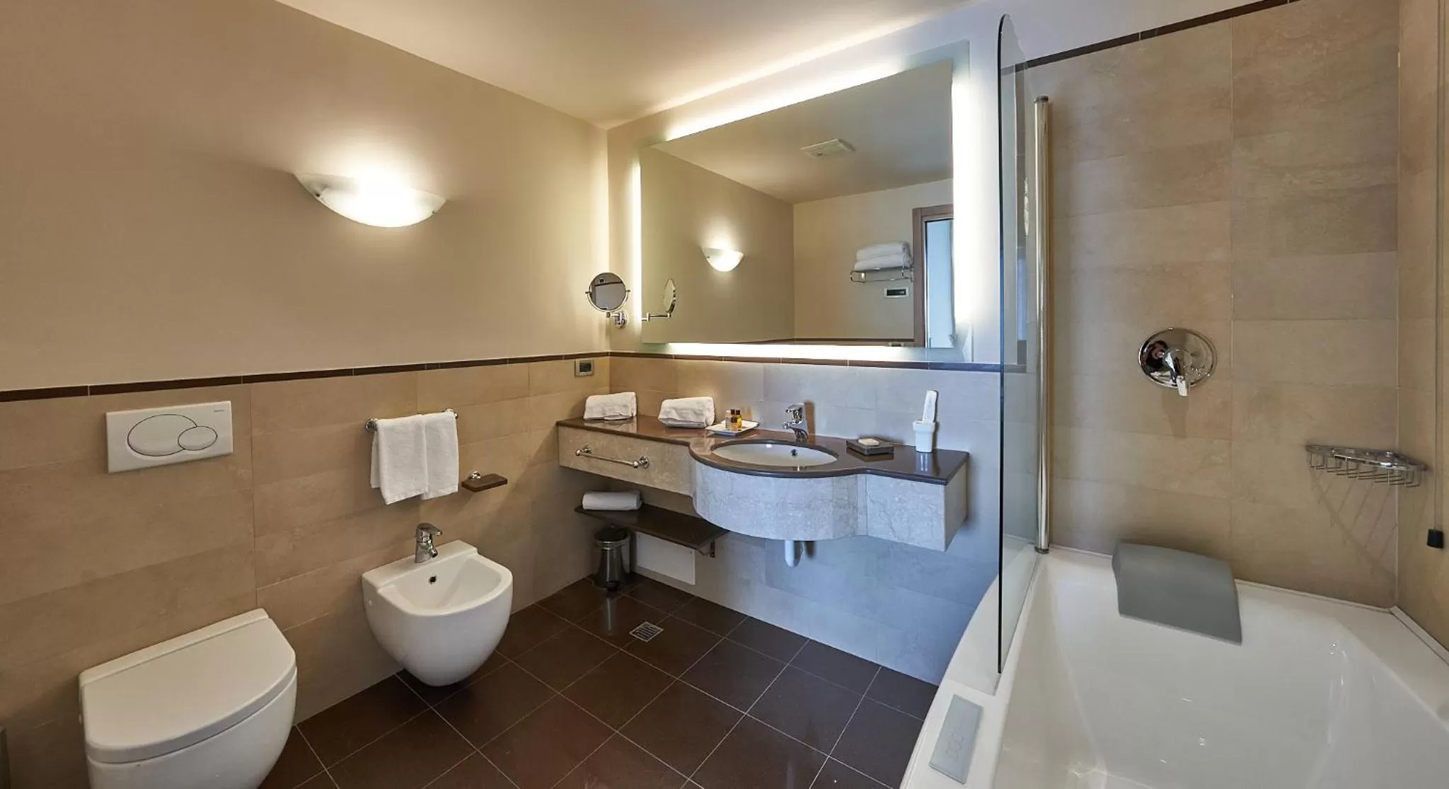 Bathroom in Hotel Astoria