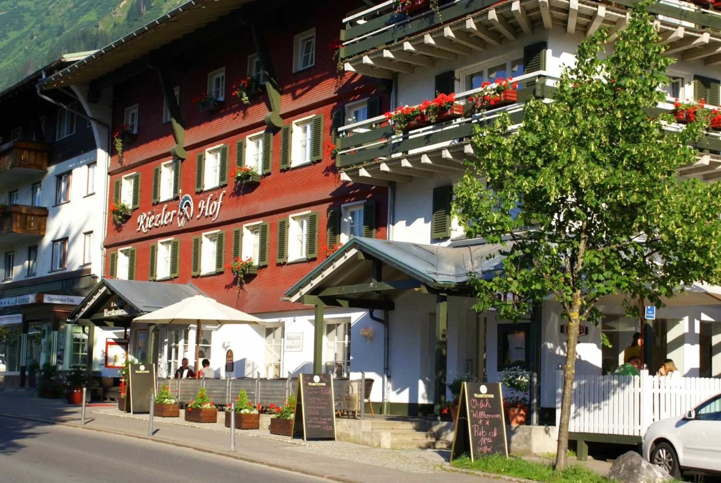Facade/entrance, Property Building in Hotel Riezler Hof