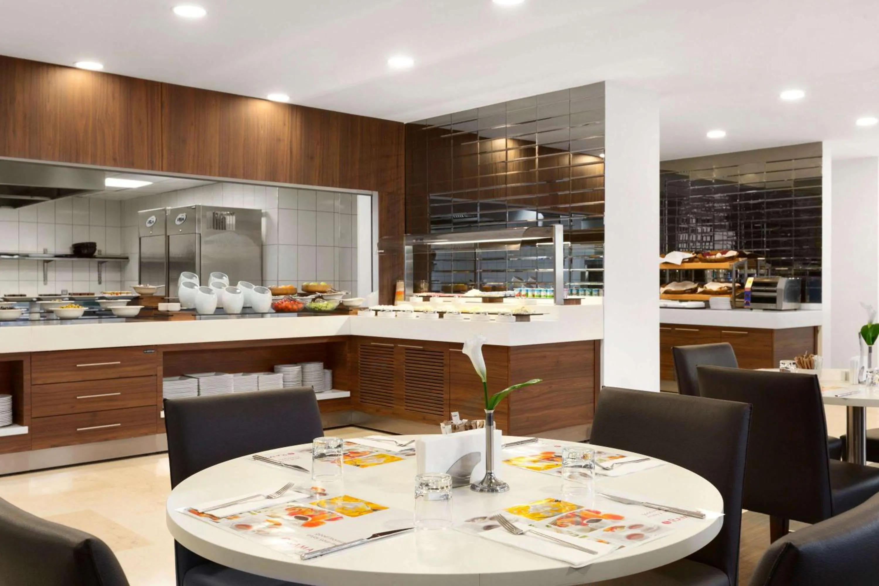 Restaurant/places to eat in Ramada Encore Istanbul Kartal