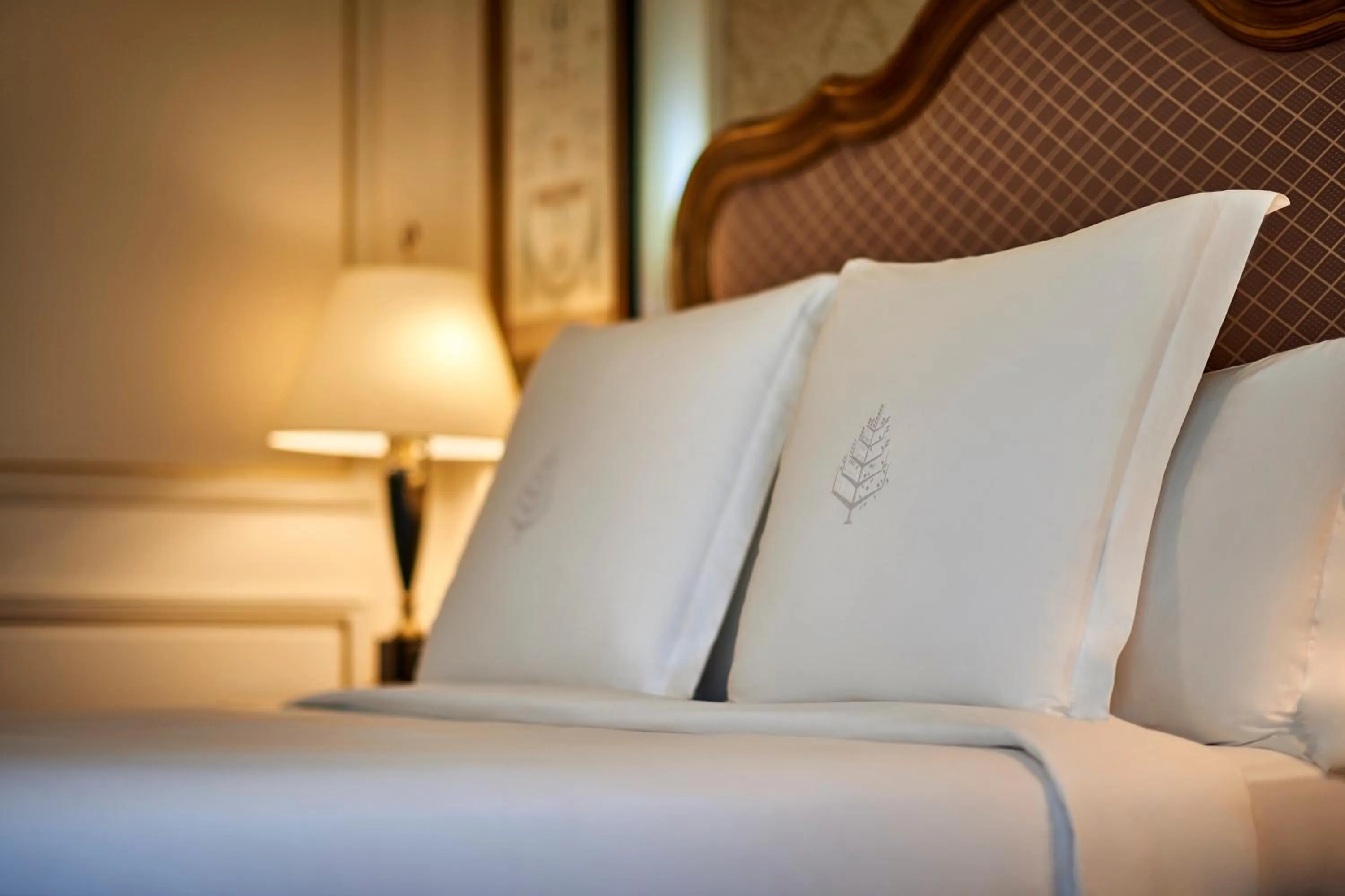 Bed in Four Seasons Cairo At The First Residence