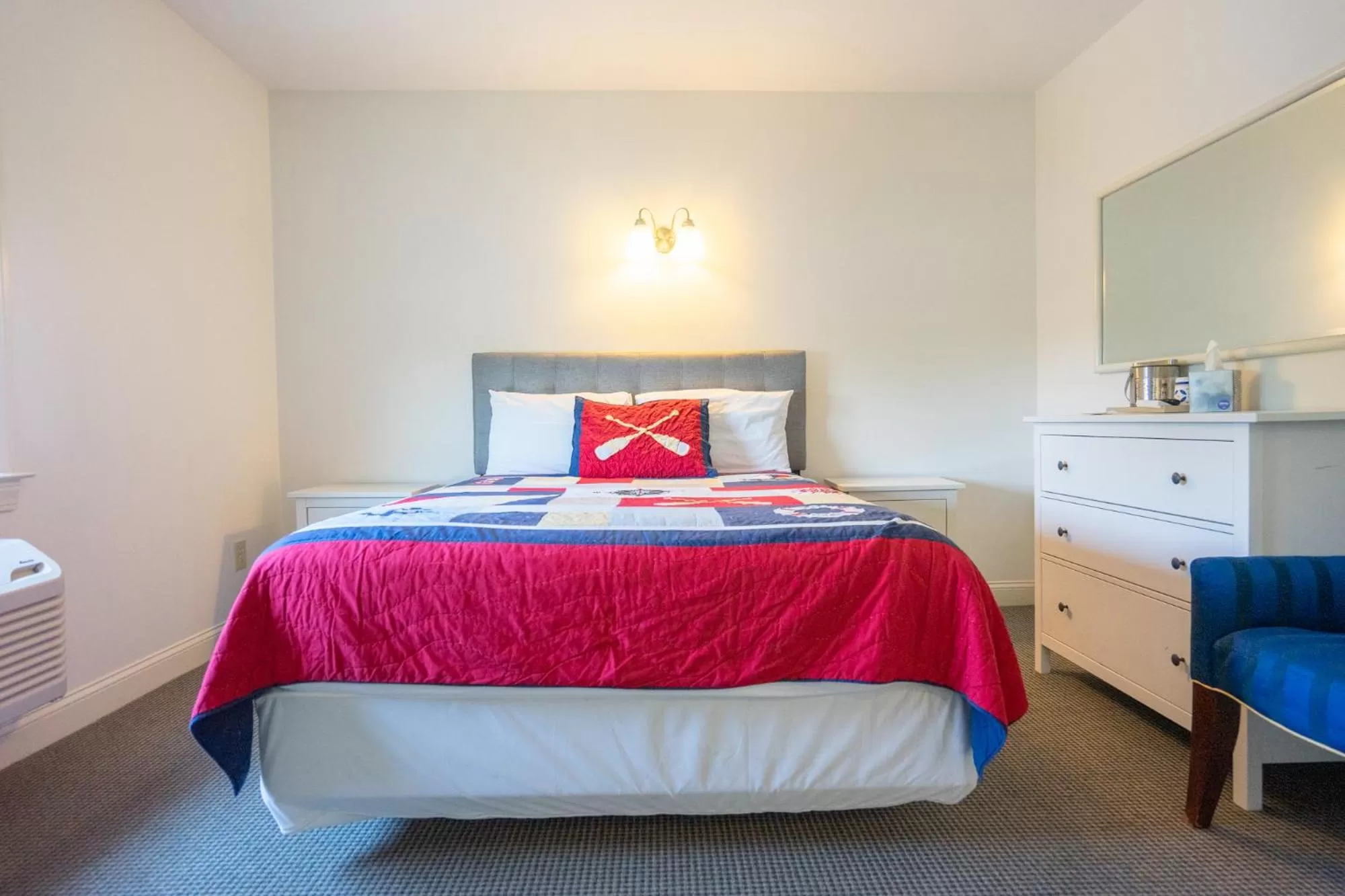 Bedroom, Bed in Rhea's Inn