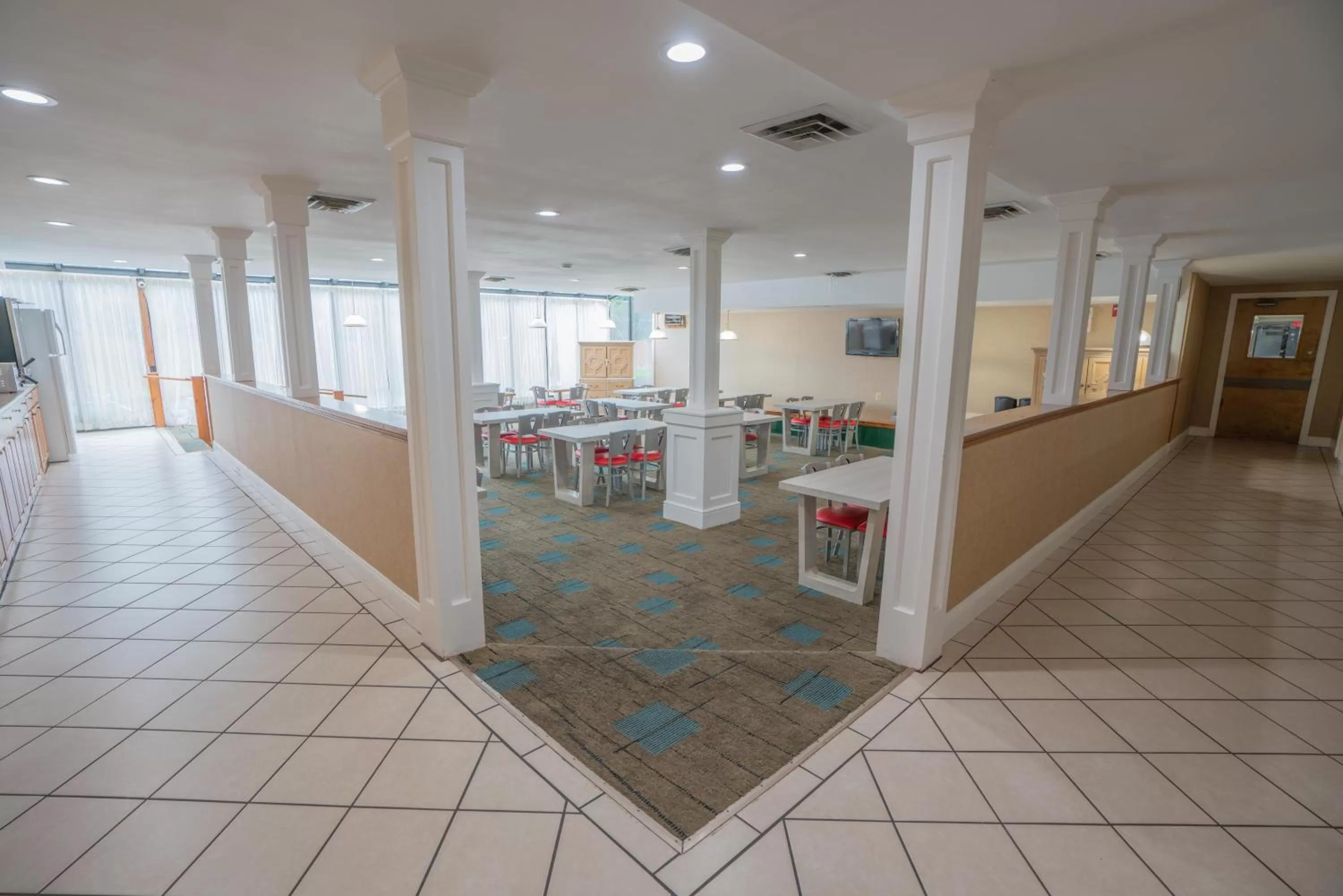 Breakfast in Ambassador Inn and Suites