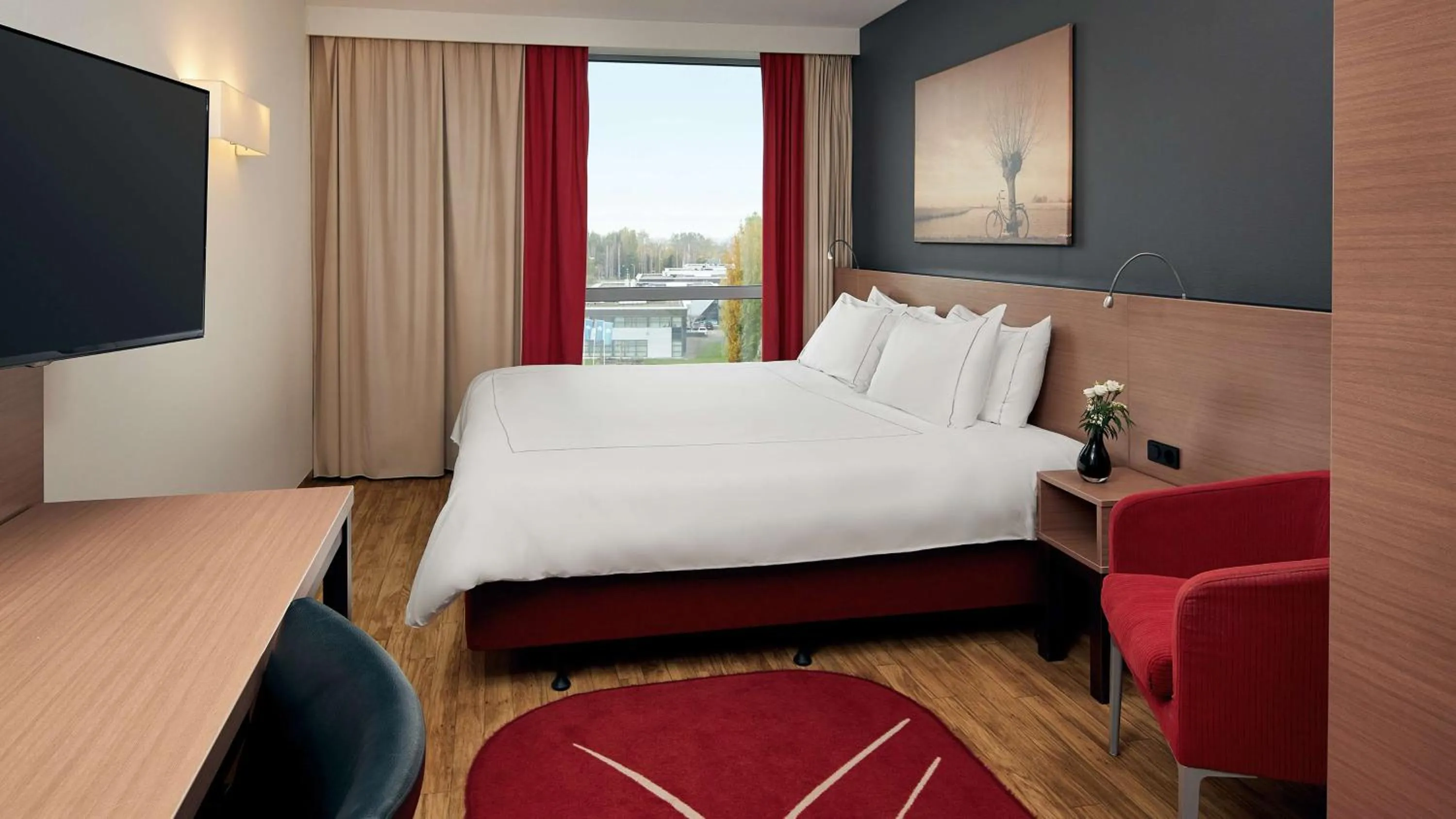 Photo of the whole room, Bed in Park Plaza Amsterdam Airport