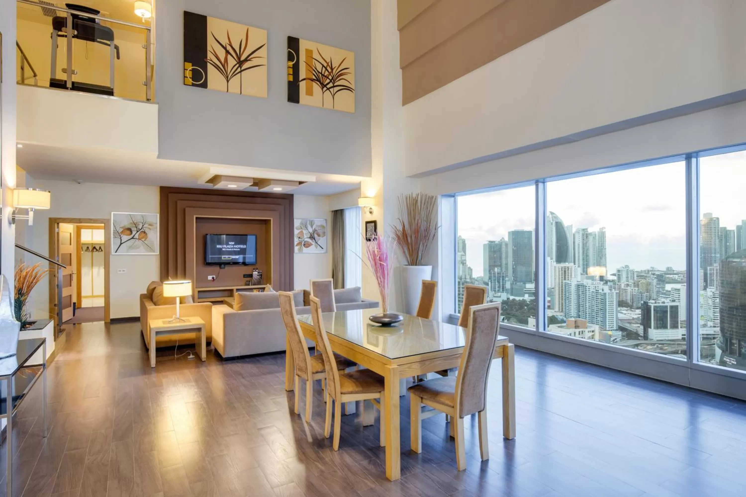 Package  Penthouse Apartment (In the heart of the city) in Riu Plaza Panamá