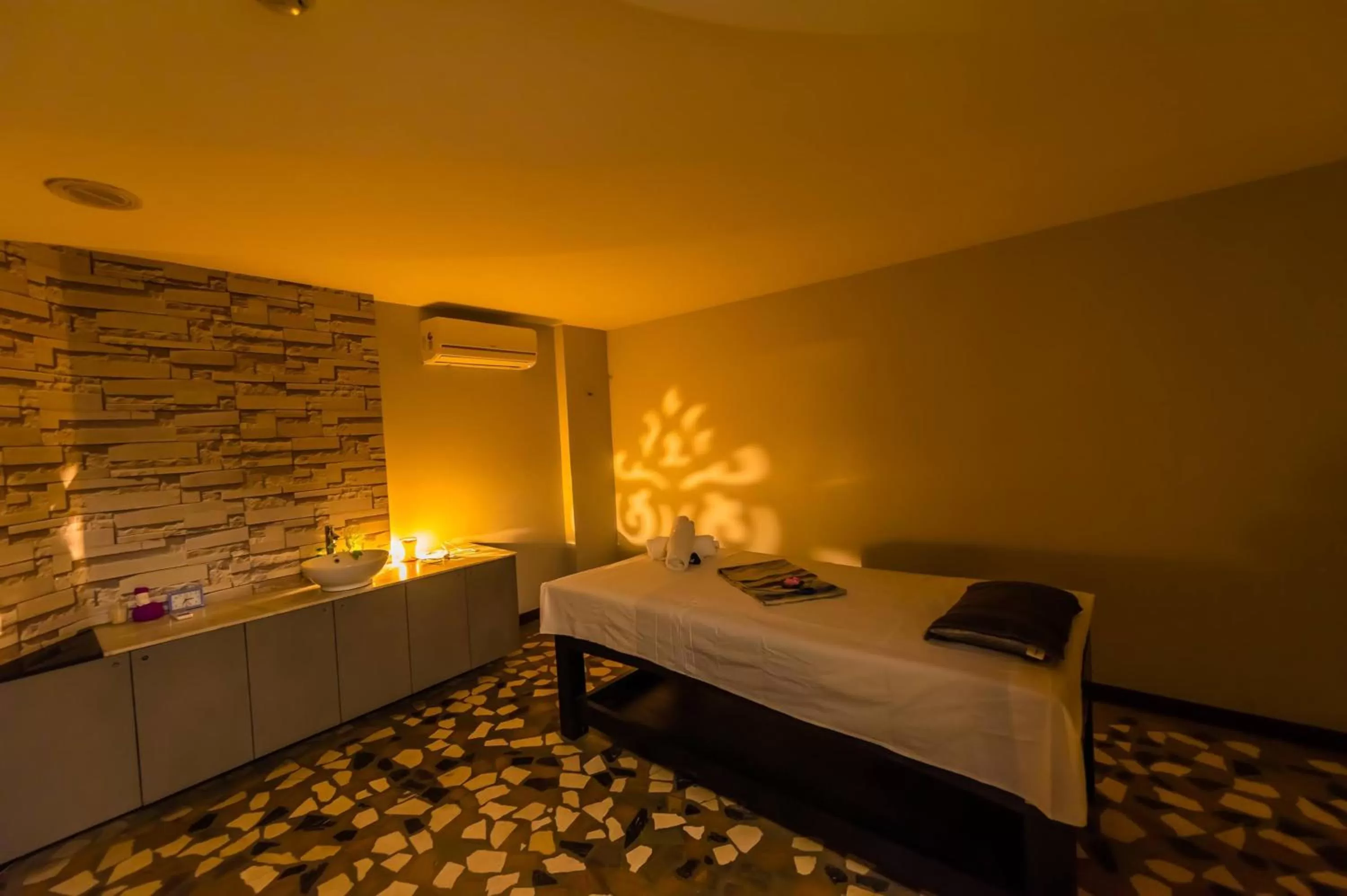 Spa and wellness centre/facilities, Bed in O Hotel Pune