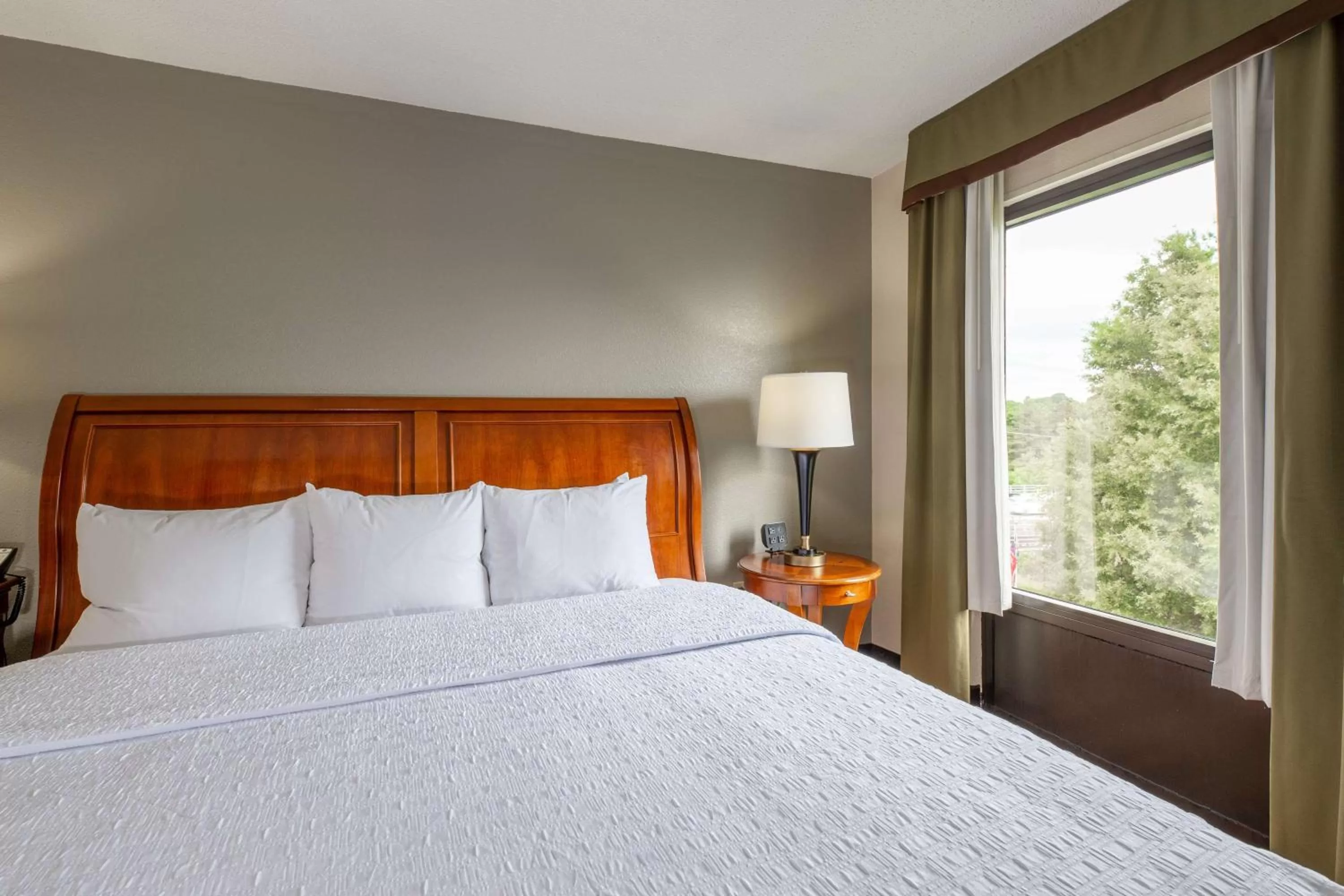 Bed in Hampton Inn Winston-Salem Hanes Mall