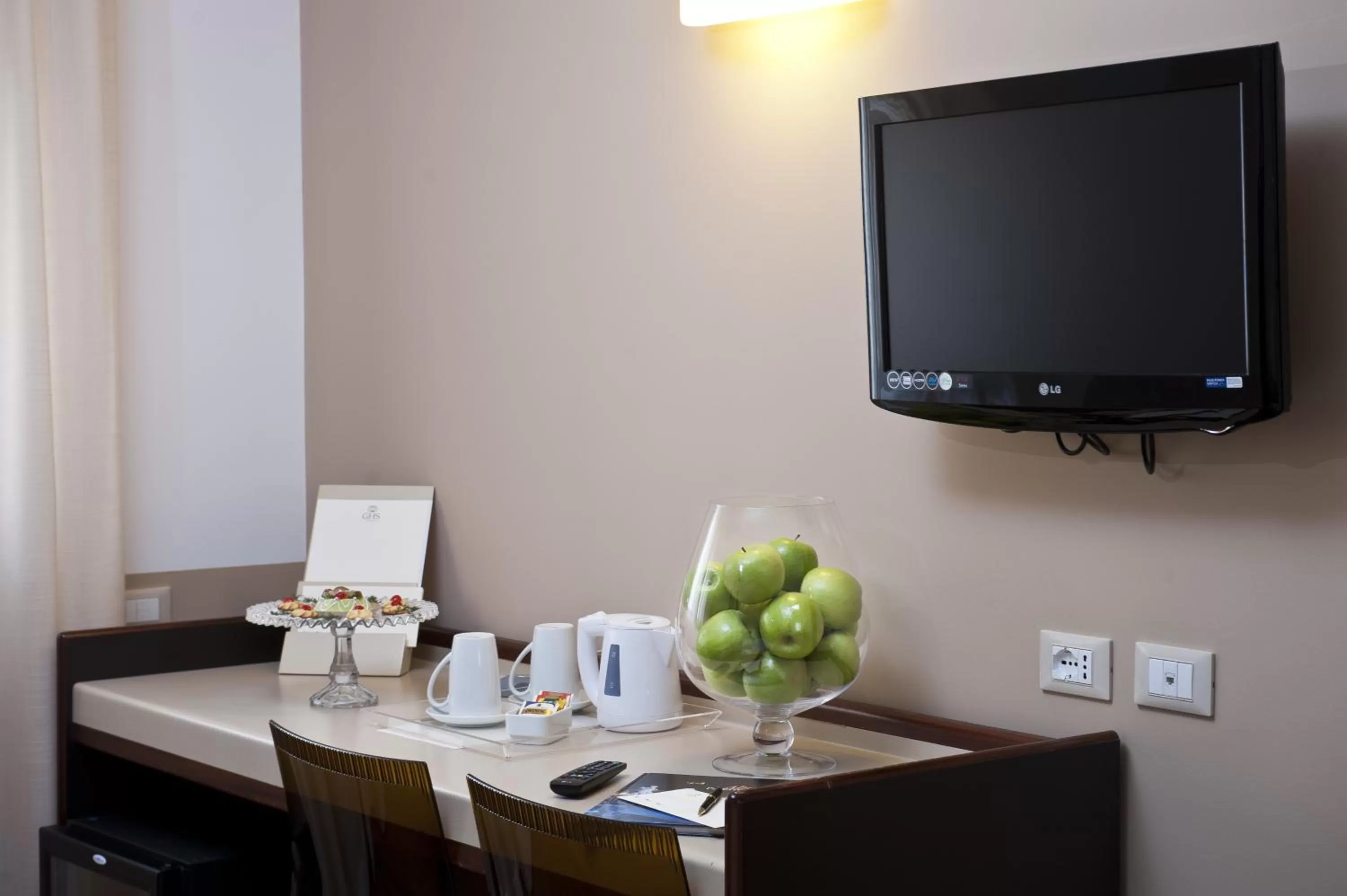 TV and multimedia in Astoria Palace Hotel