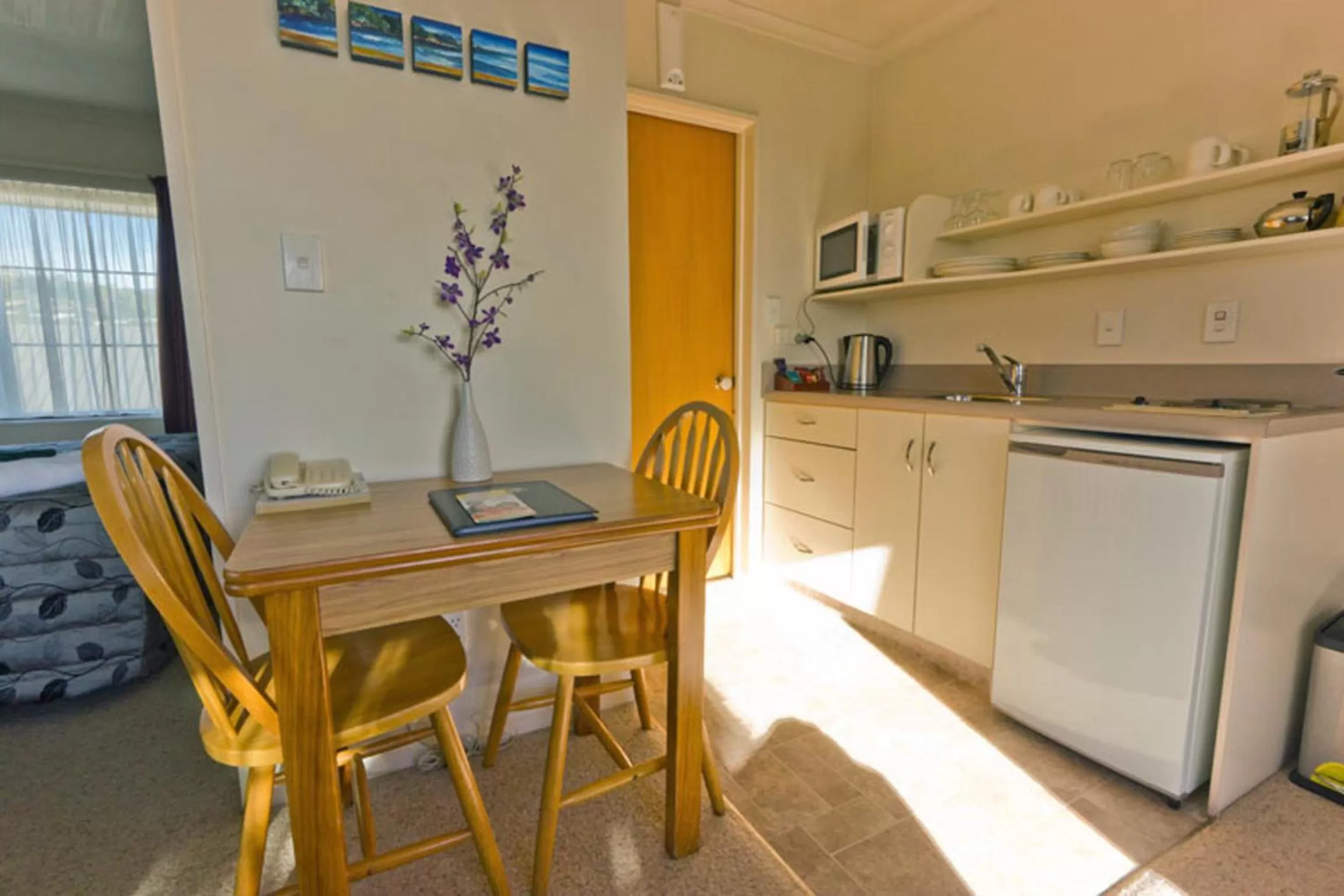 Kitchen or kitchenette in Arrow Motel Apartments