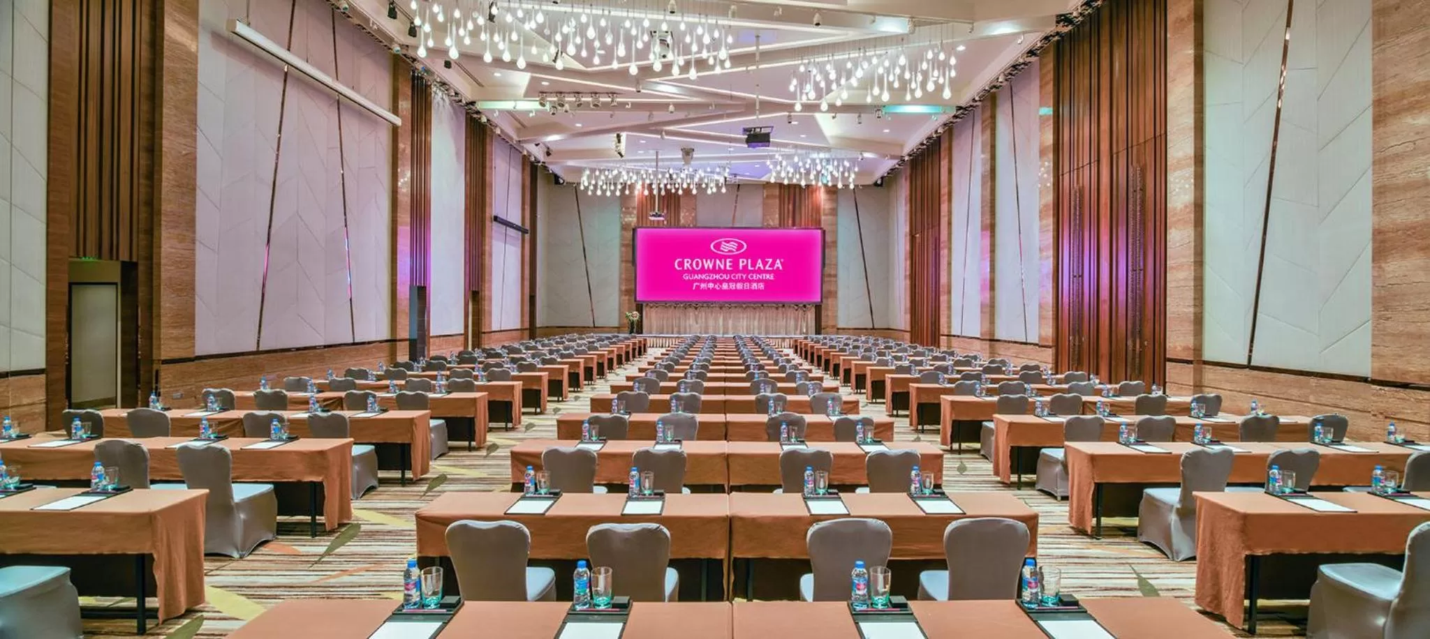 Meeting/conference room in Crowne Plaza Guangzhou City Centre by IHG