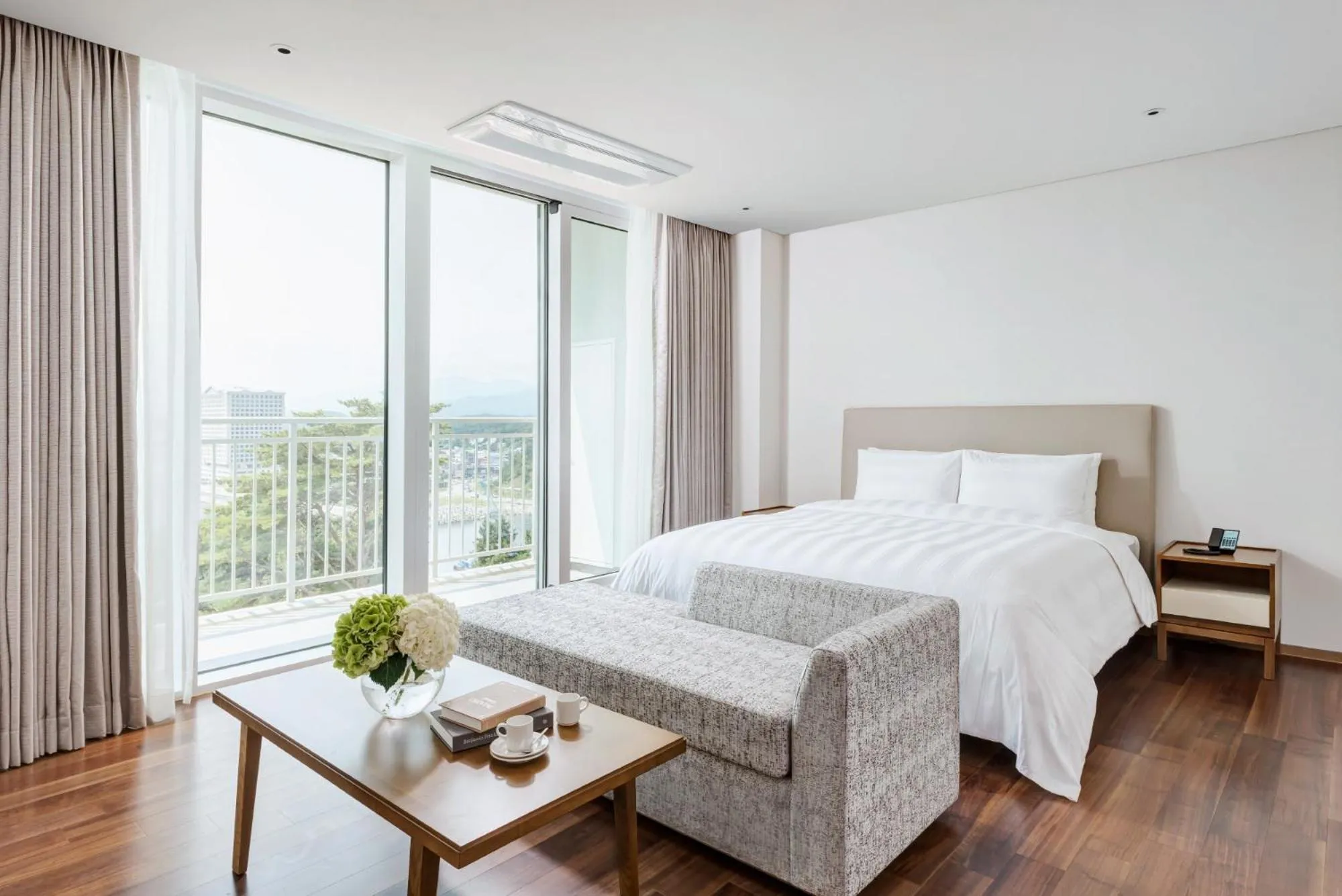 Bed in Lotte Resort Sokcho