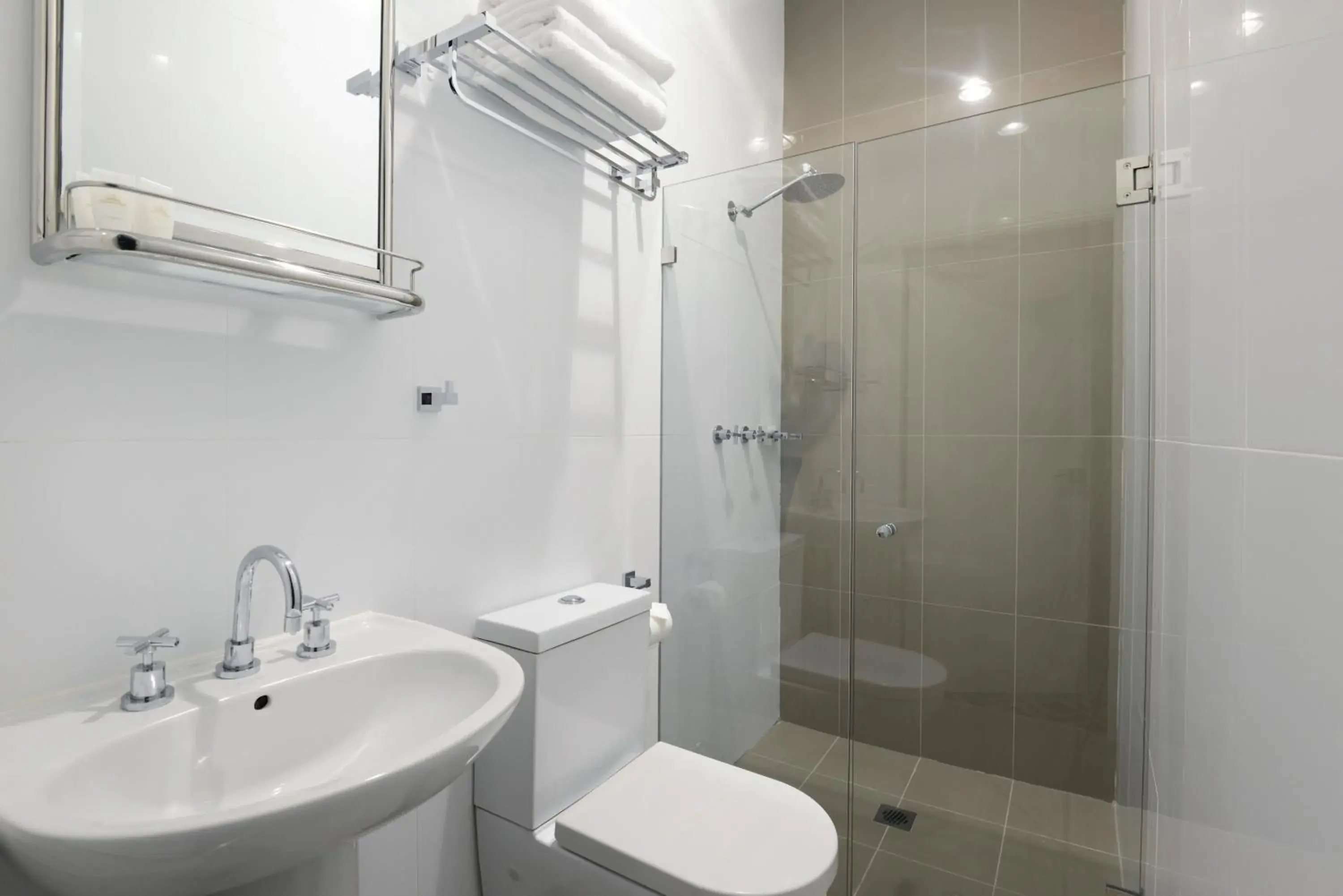 Standard Double or Twin Room in High Cross Randwick by Sydney Lodges Standard Double or Twin Room in High Cross Randwick by Sydney Lodges