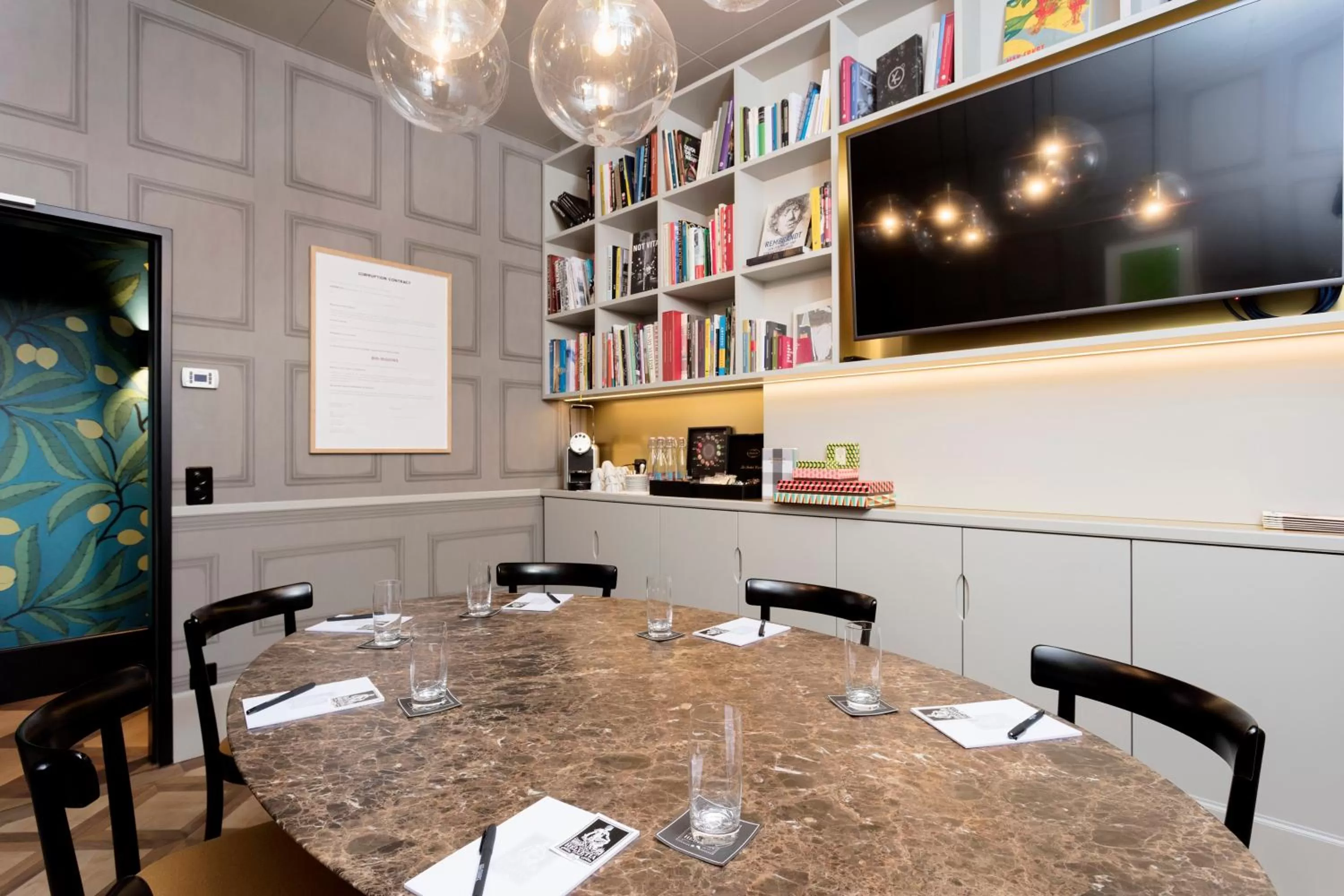 Library in Boutique & Art Hotel Helvetia