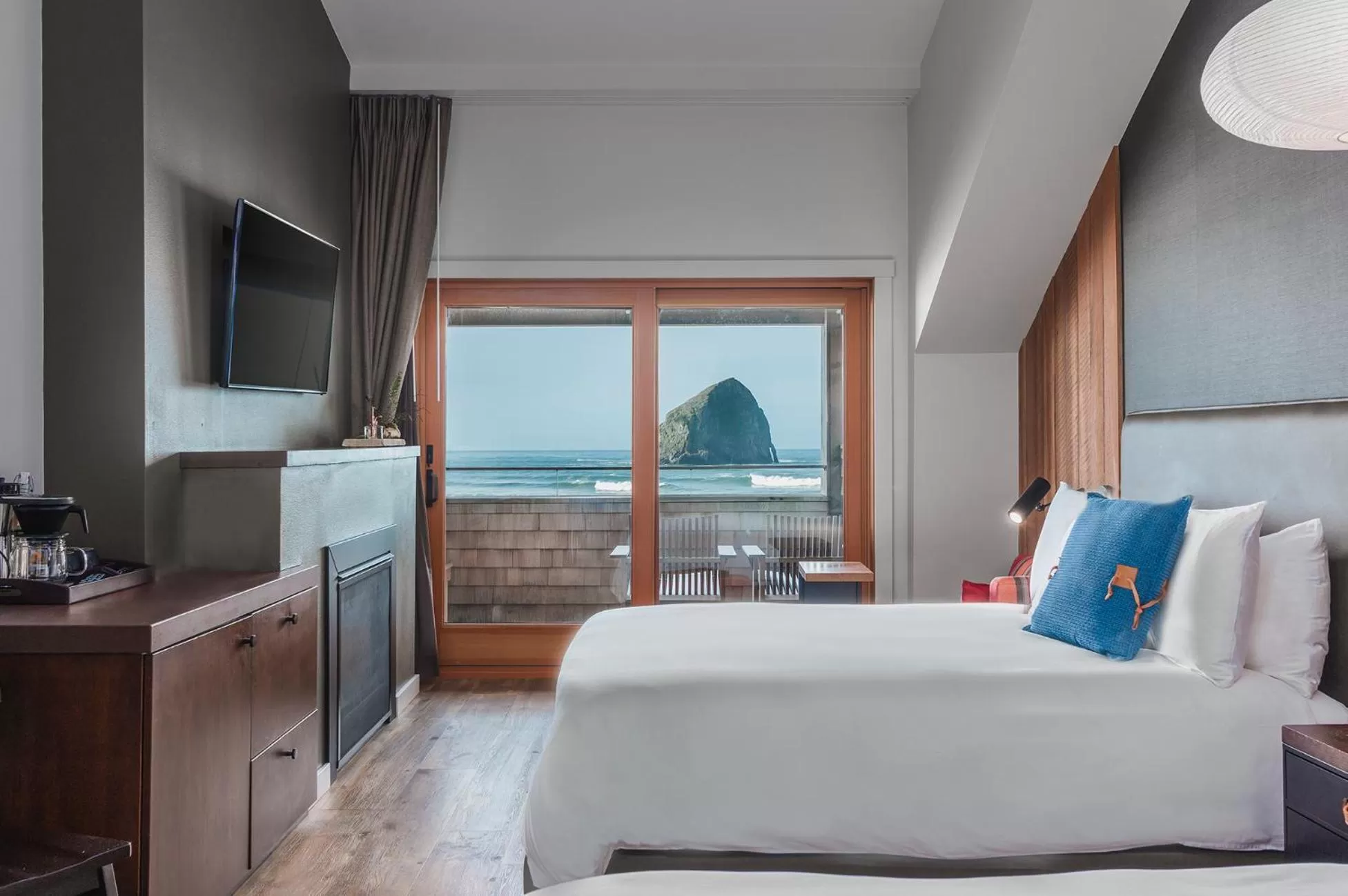 Bed in Headlands Coastal Lodge & Spa