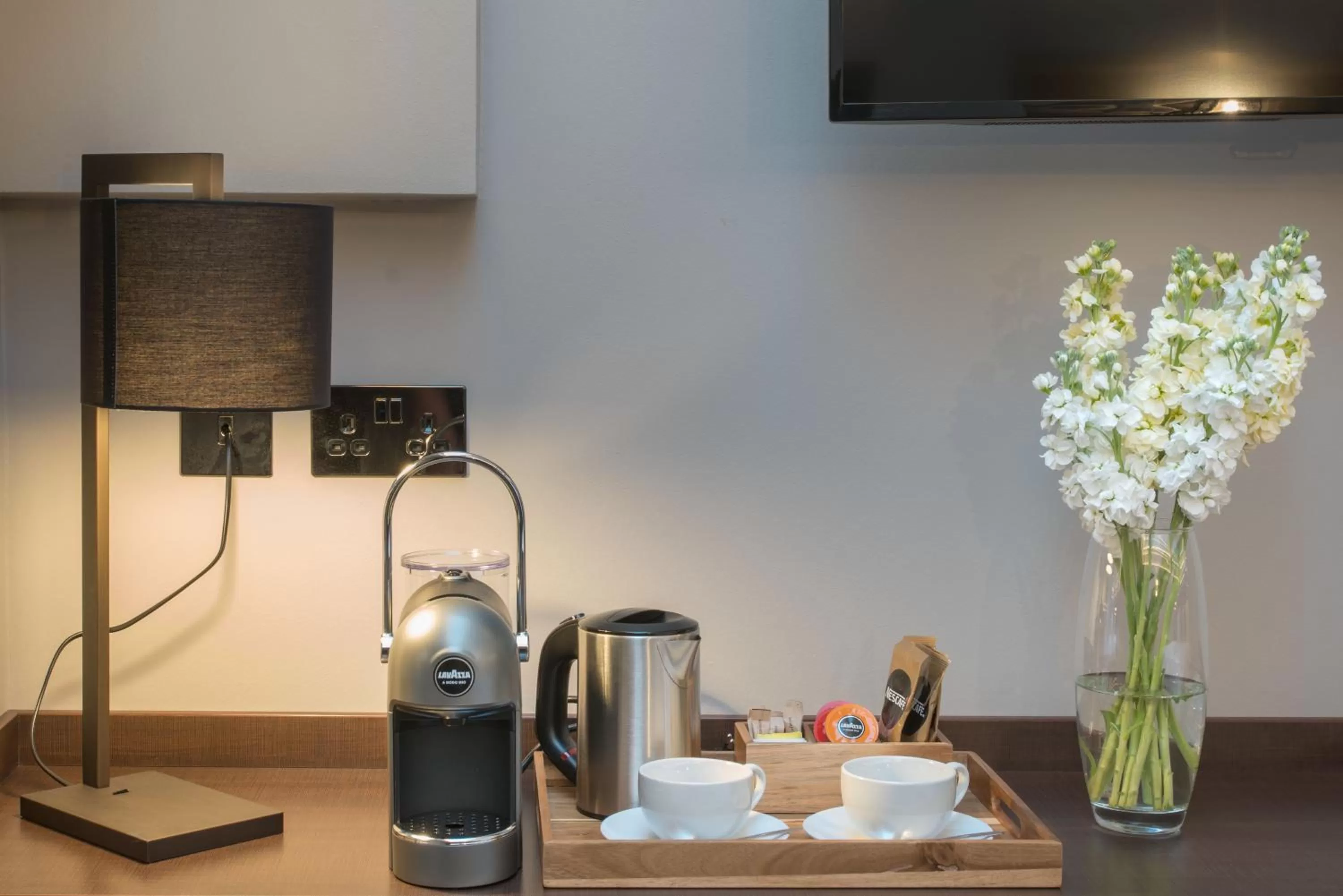 Coffee/tea facilities in Camden Enterprise Hotel