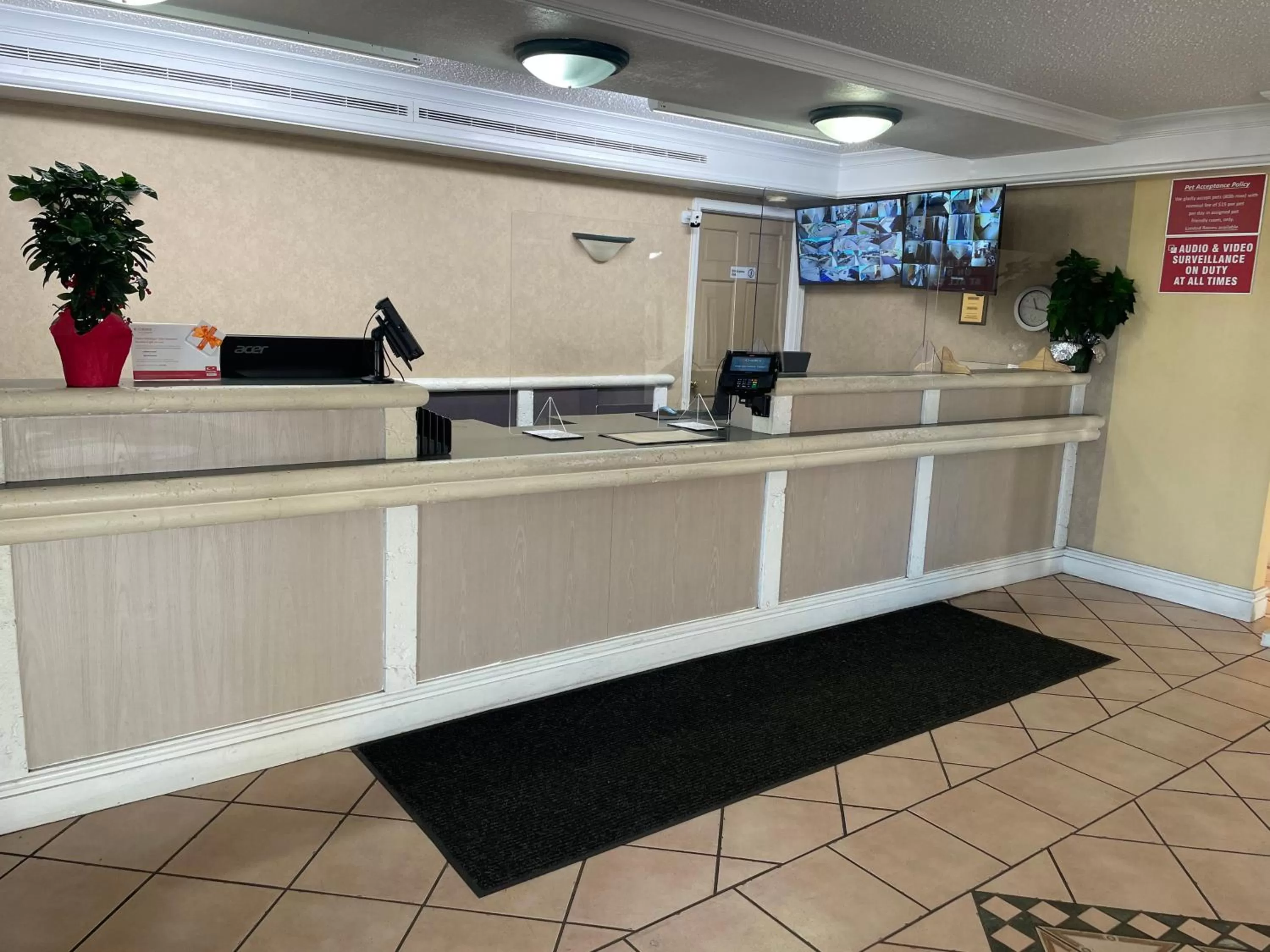 Lobby or reception in Econo Lodge Kalamazoo near Wings Stadium