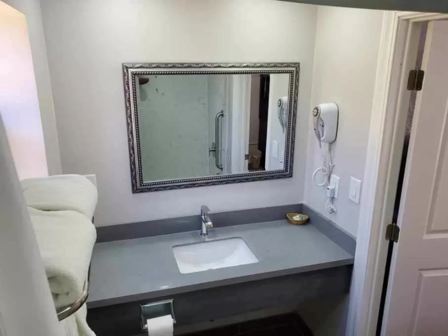 Bathroom in Bestway Inn