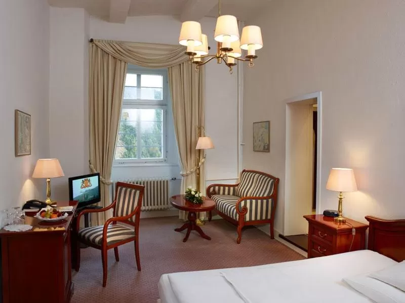 Day, Bed in Hotel und Restaurant Burg Schnellenberg