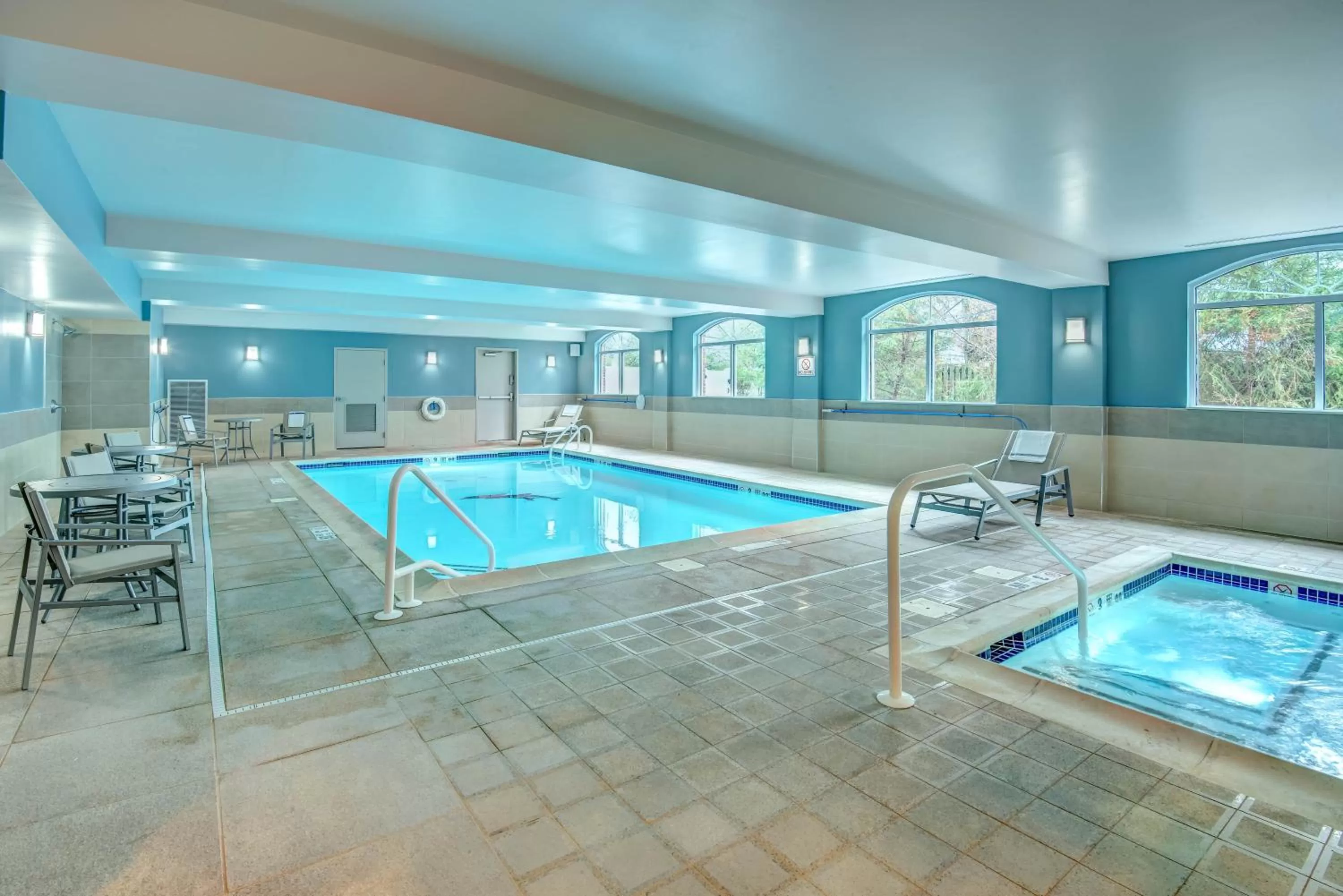 Swimming pool in Holiday Inn Express Woodbridge by IHG