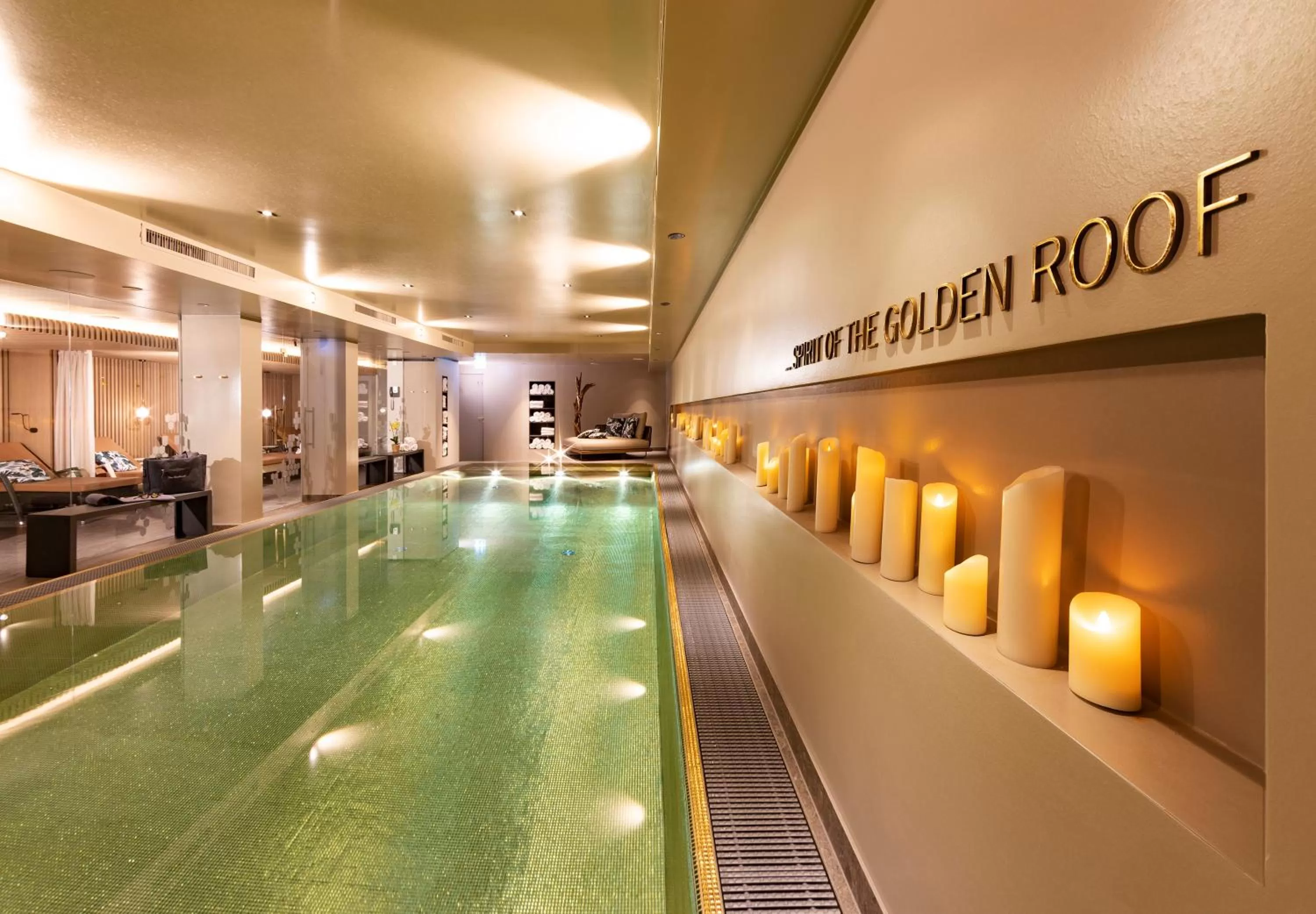 Swimming pool in Hotel Innsbruck