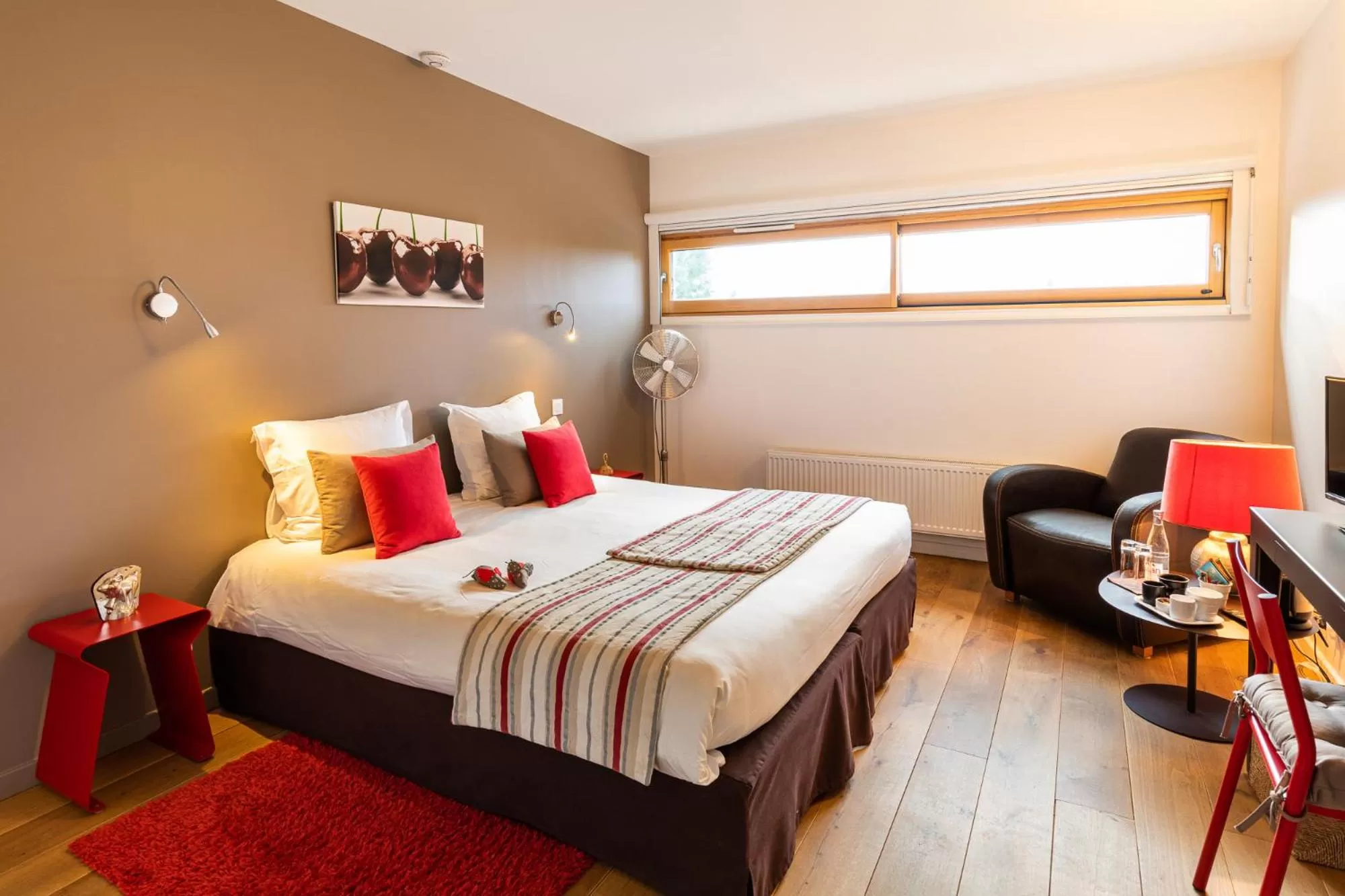 Photo of the whole room, Bed in La Maison de Karen Chocolat