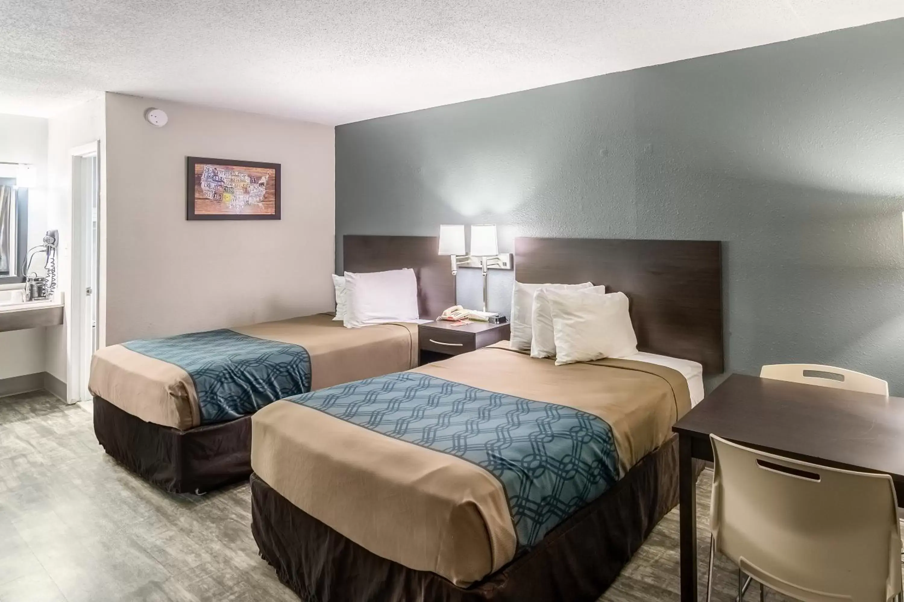 Double Room with Two Double Beds - Non-Smoking in Econo Lodge Double Room with Two Double Beds - Non-Smoking in Econo Lodge