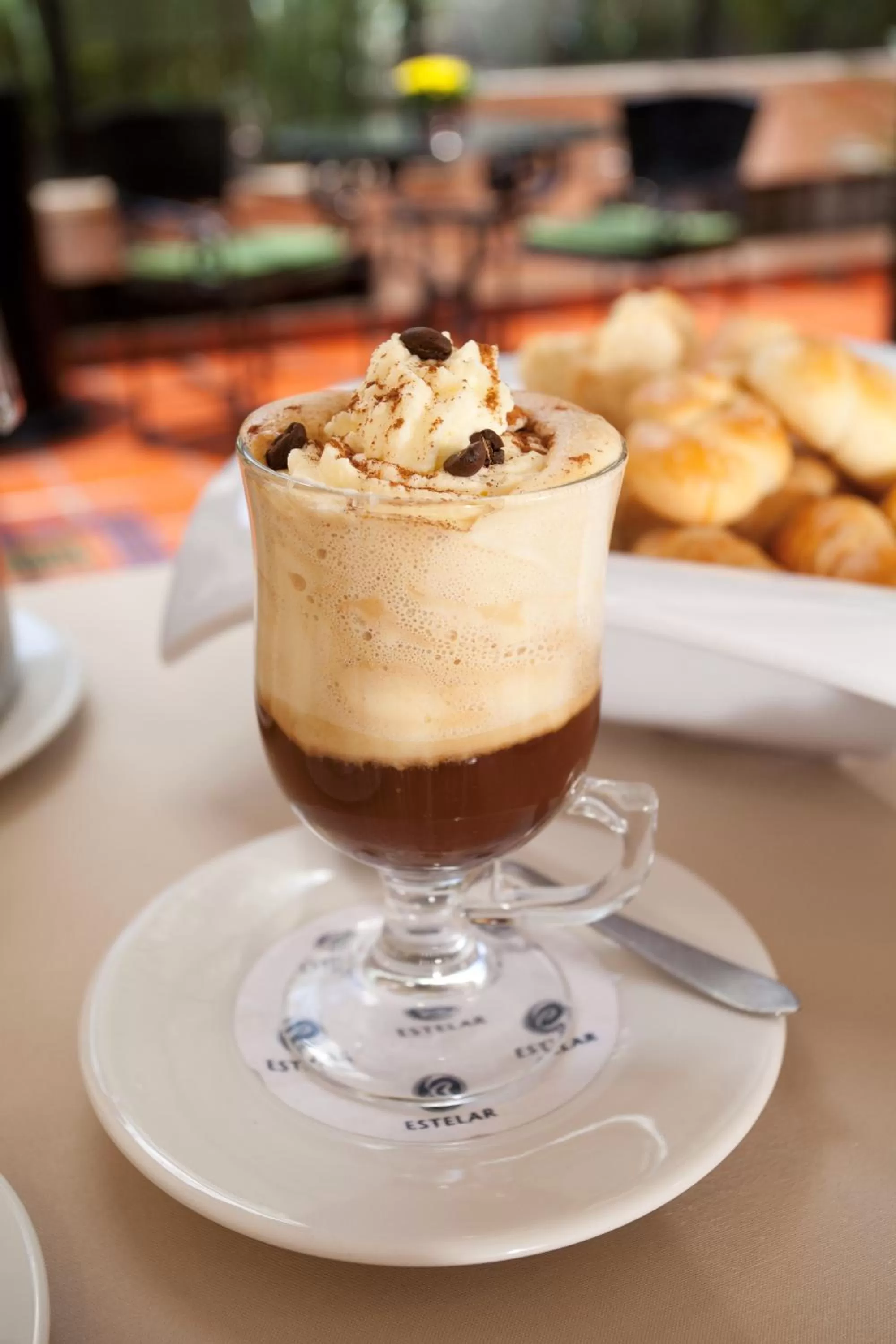 Restaurant/places to eat in Hotel Estelar Suites Jones