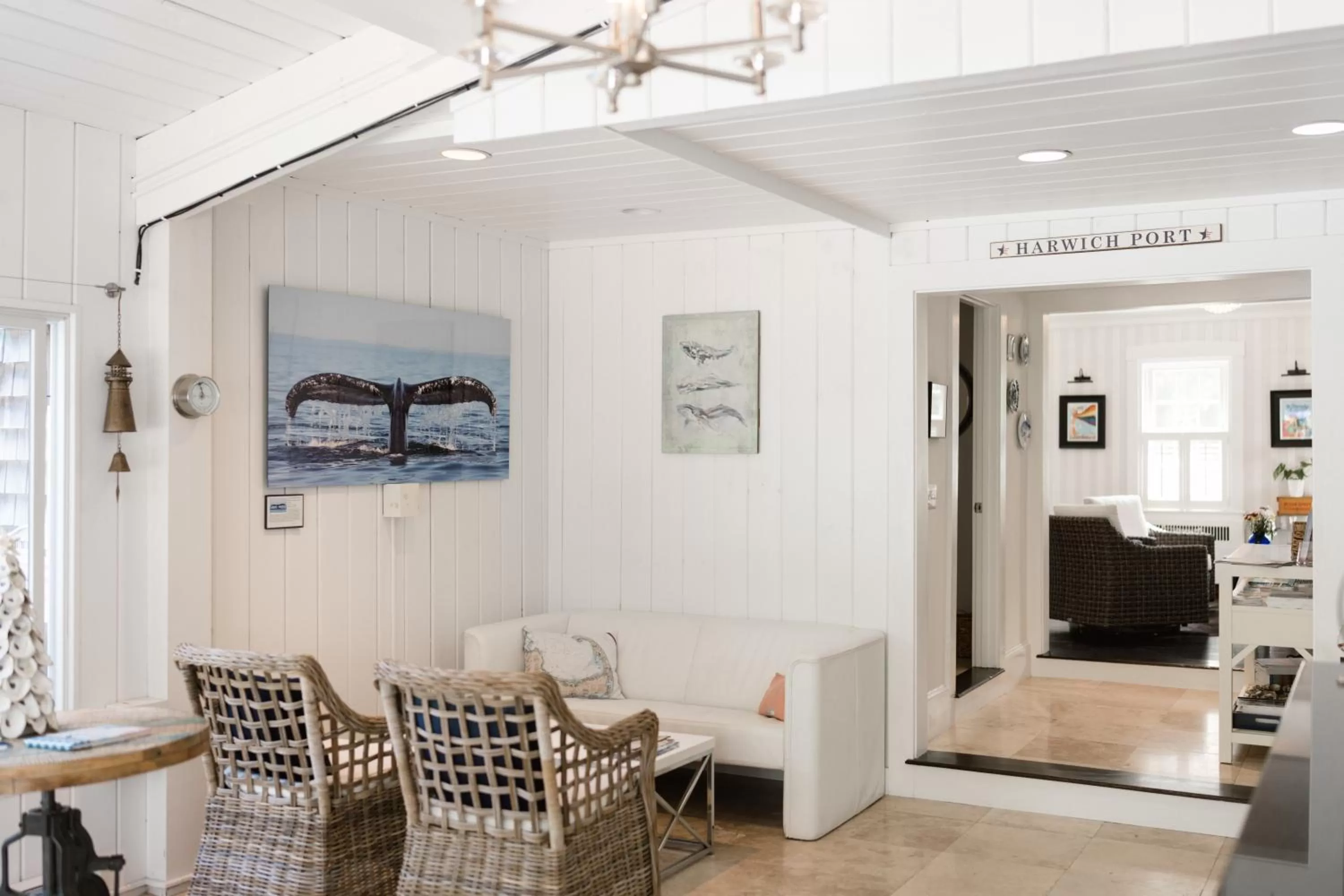 Communal lounge/ TV room in The Platinum Pebble Boutique Inn - Adults Only Property