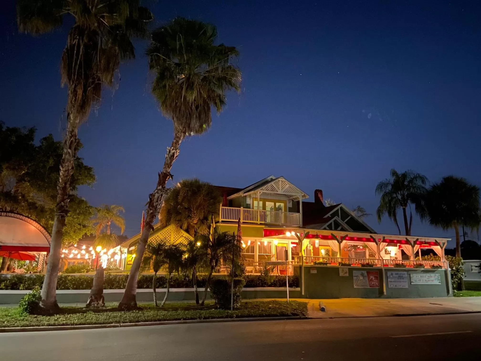 Property building in Sea Breeze Manor Inn